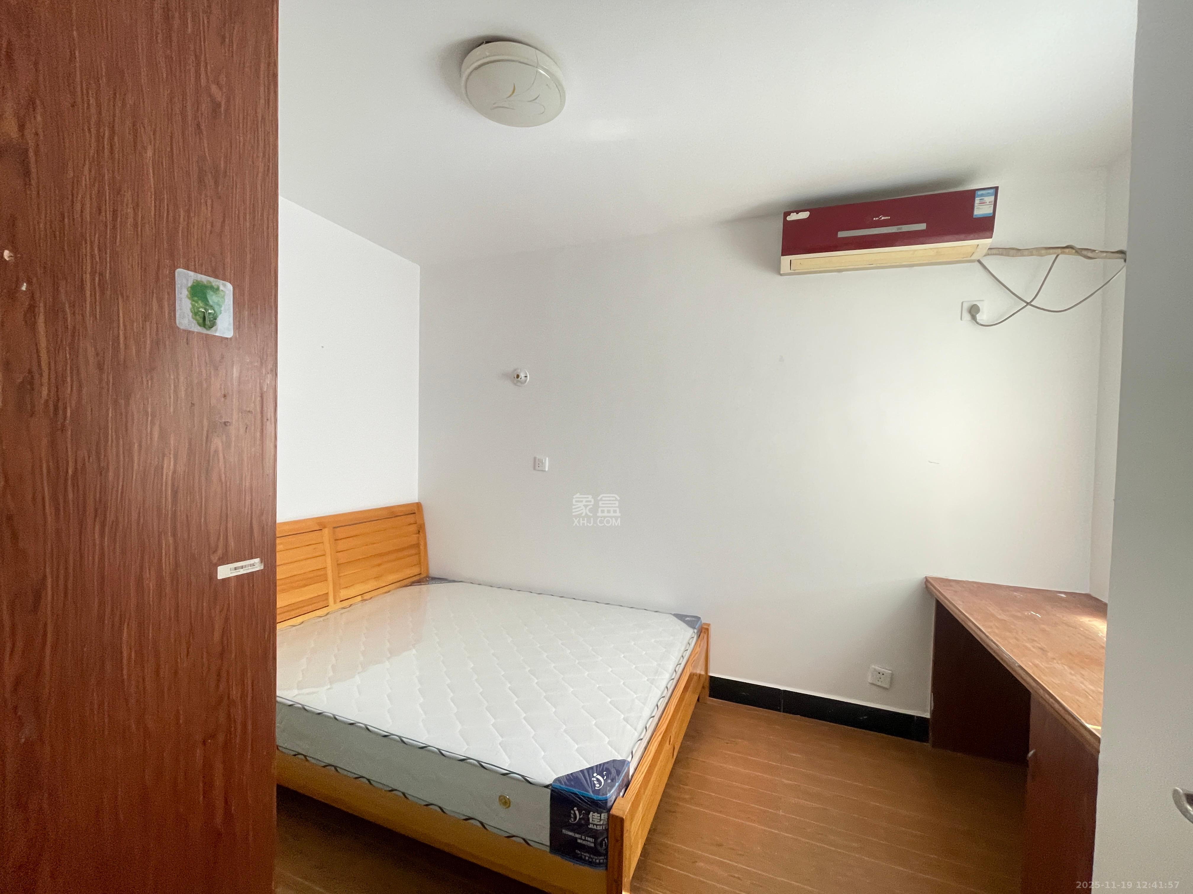 万国城(当代满庭春MOMA)一期 1室2厅1卫 1800.0元/月 万国城(当代满庭春MOMA)一期 1室2厅1卫 1800.0元/月室内图