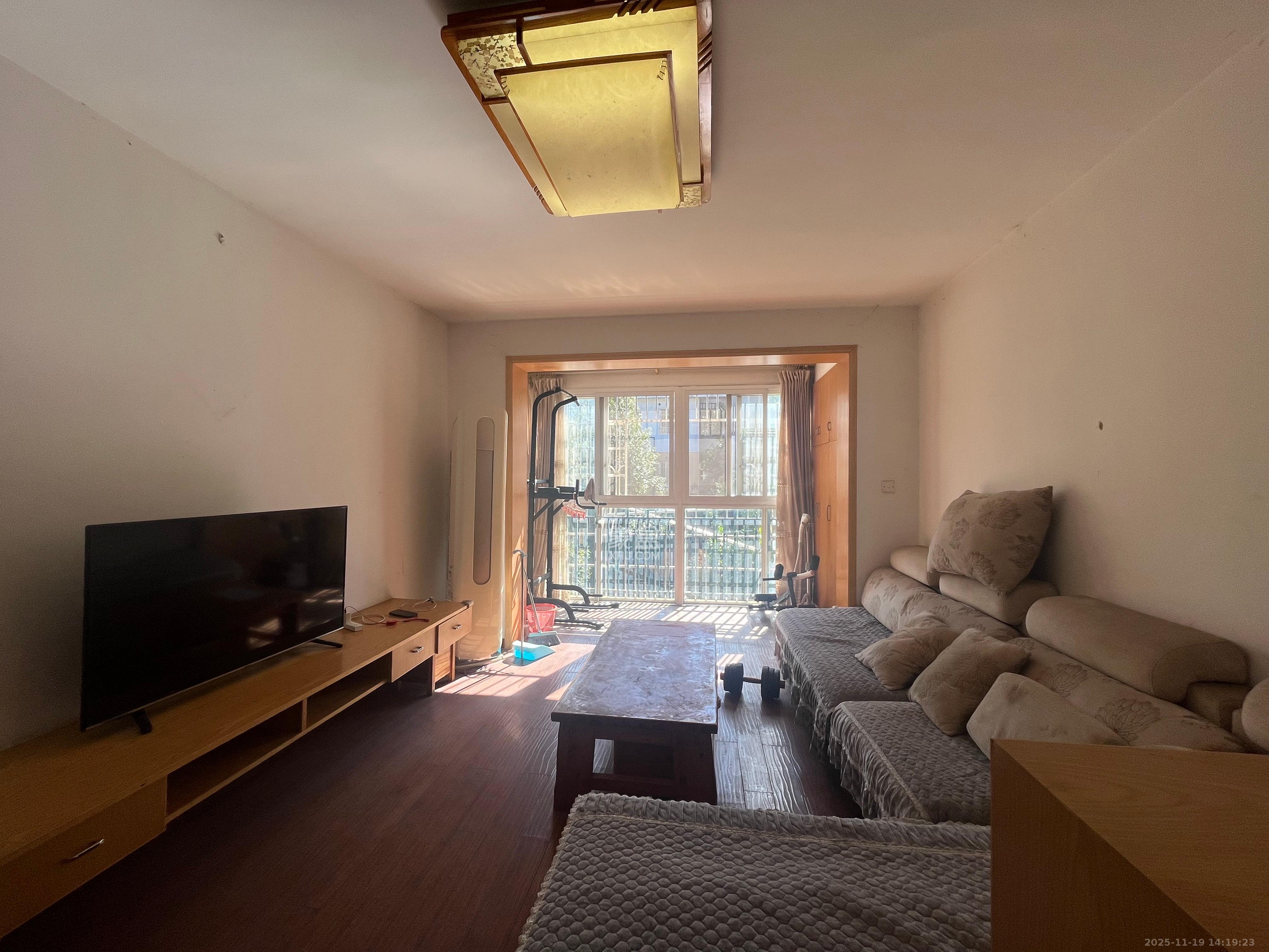 东岸锦城(东方人家)  3室1厅1卫    1500.0元/月