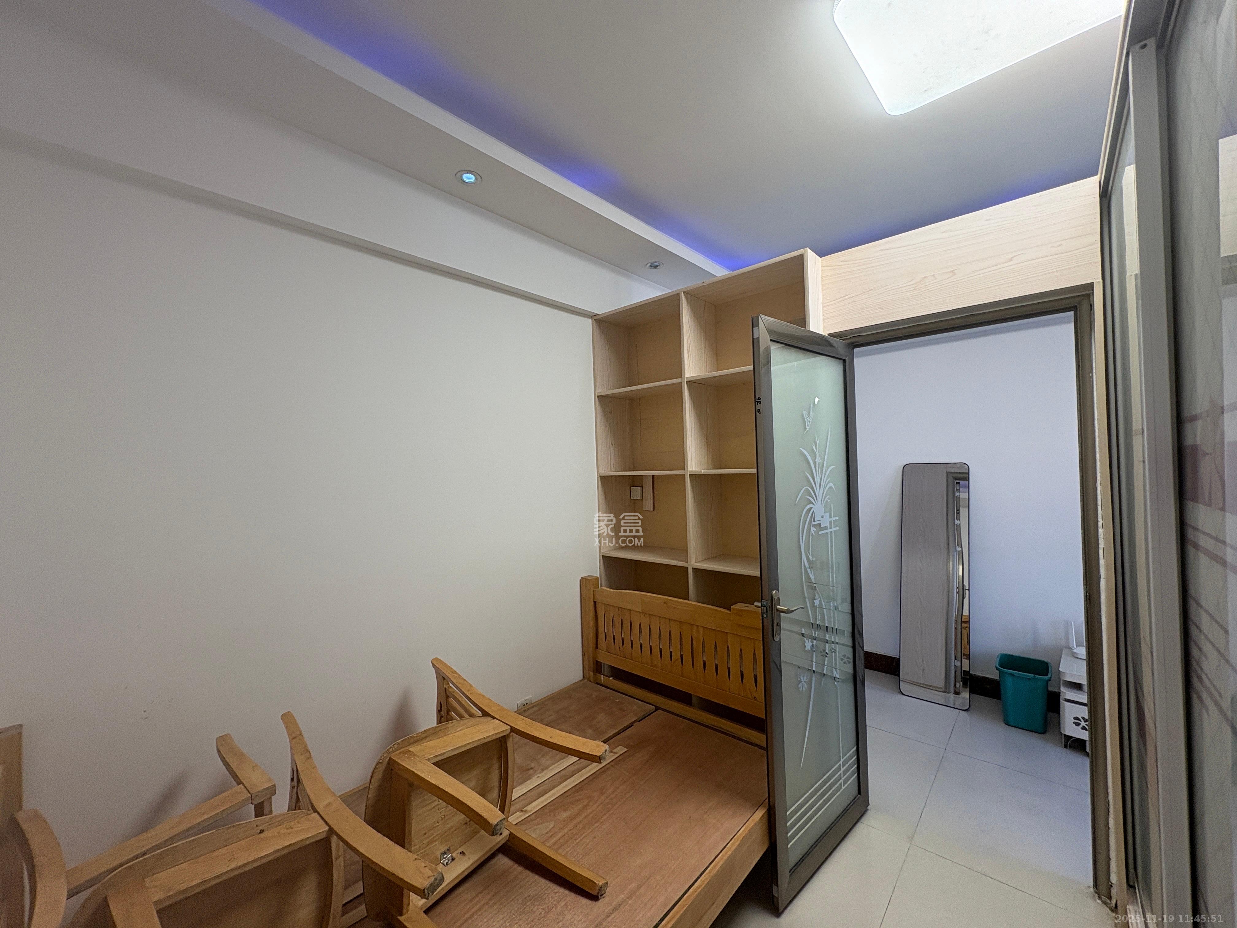 麓谷明珠  2室1厅1卫    1600.0元/月室内图