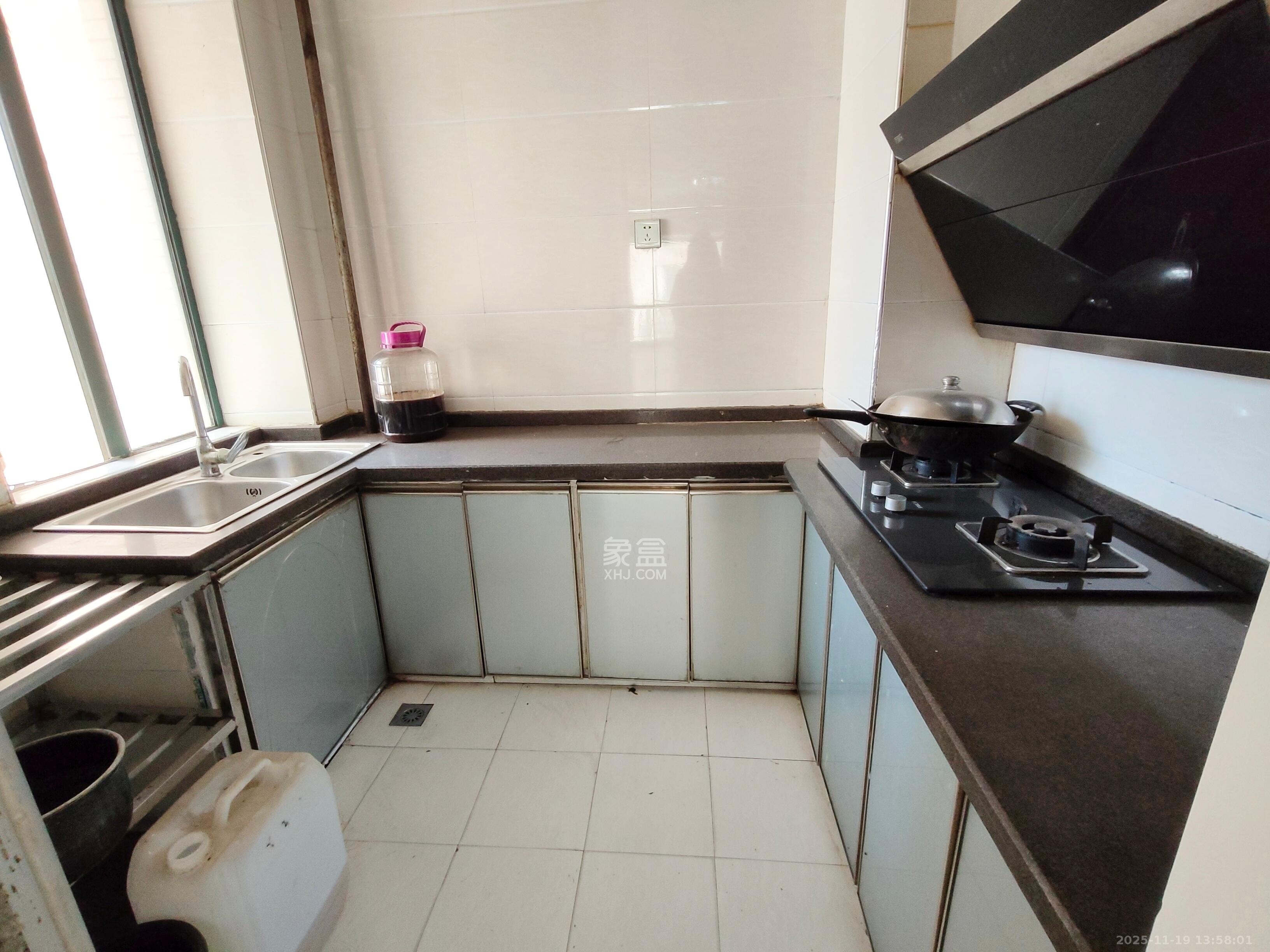 华天LOHO小镇 3室2厅1卫 1600.0元/月 华天LOHO小镇 3室2厅1卫 1600.0元/月室内图