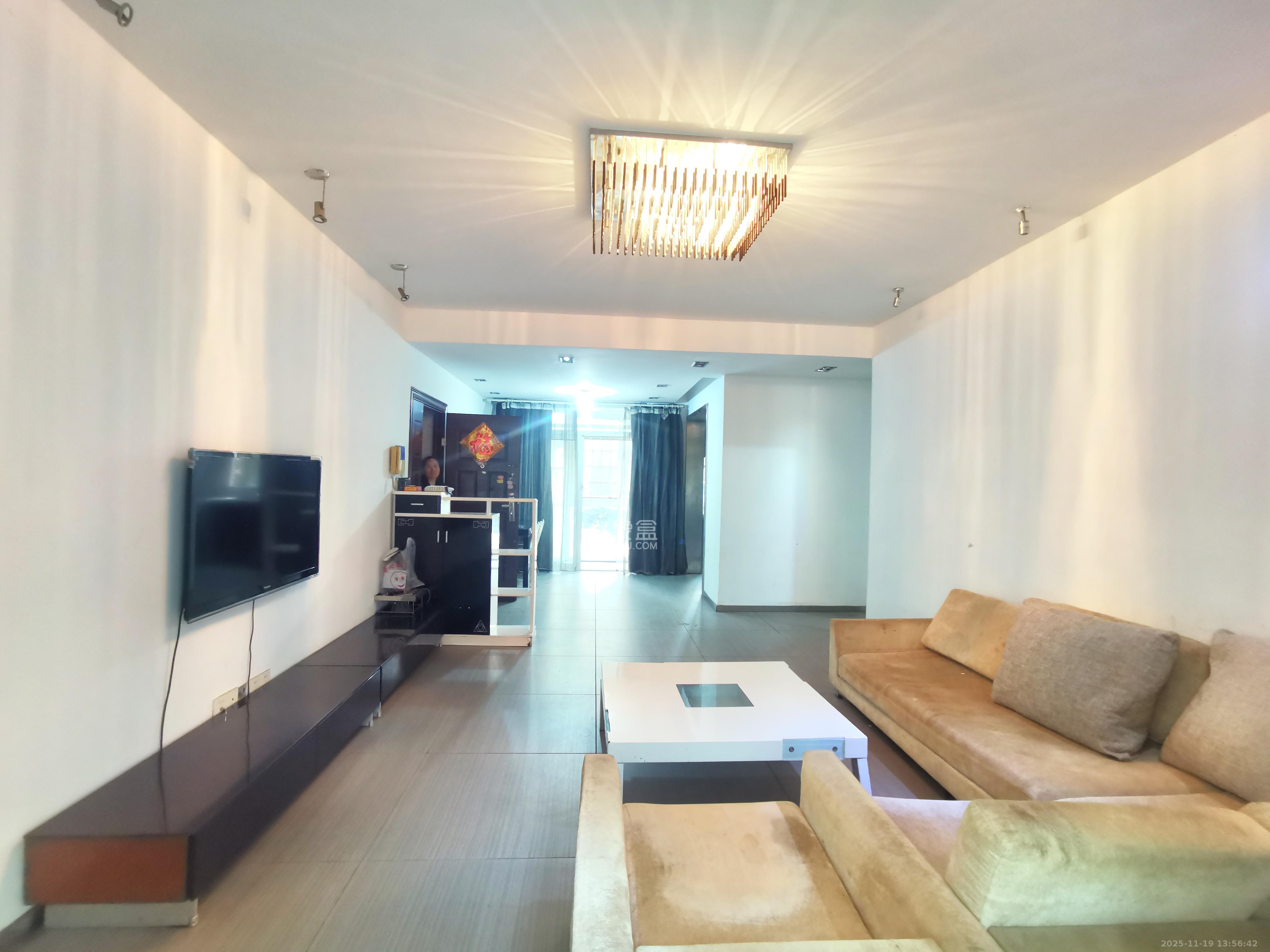 山语城一期  3室2厅1卫    2200.0元/月室内图