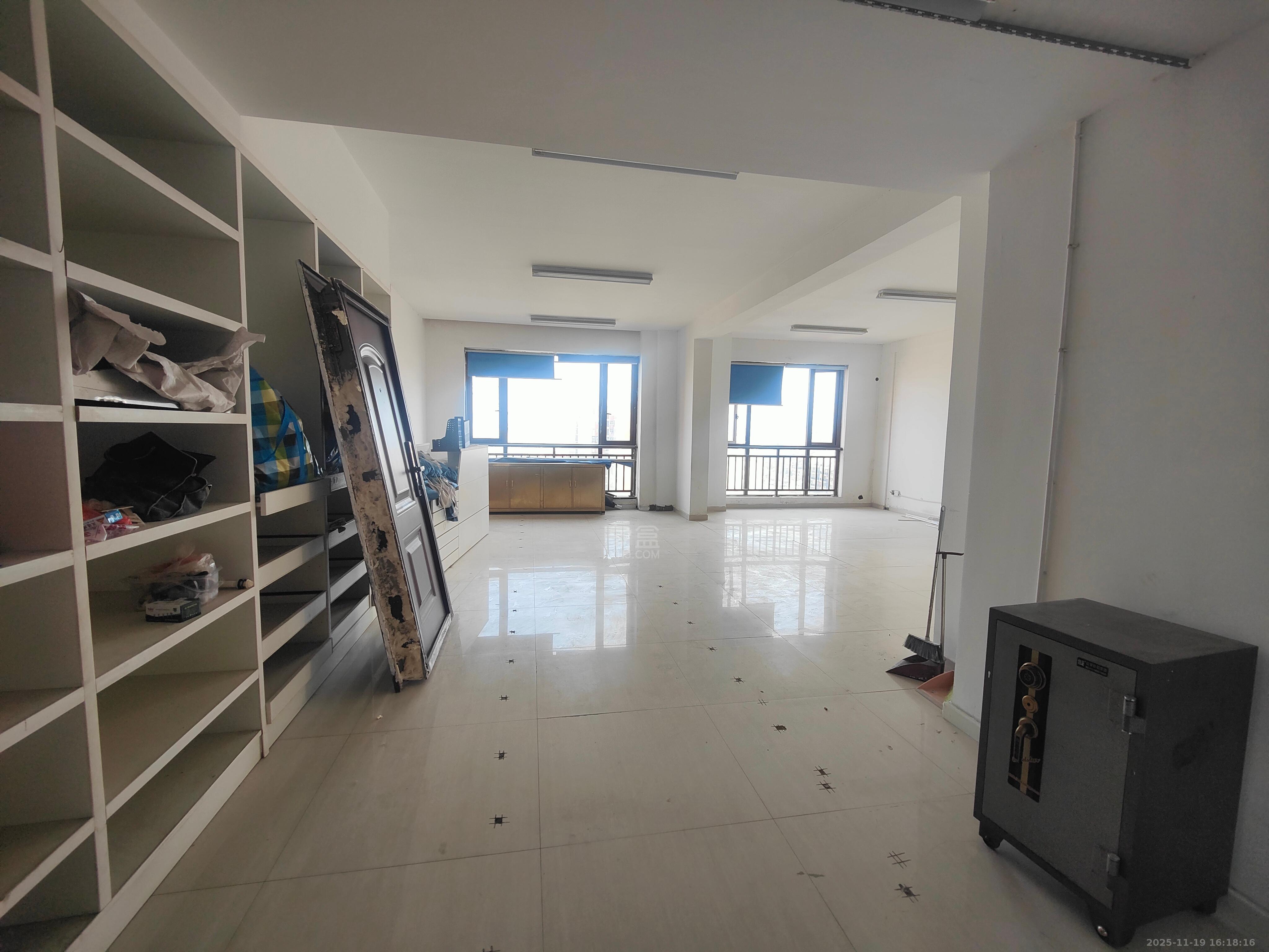 铭逸酒店  3室3厅1卫    3600.0元/月室内图