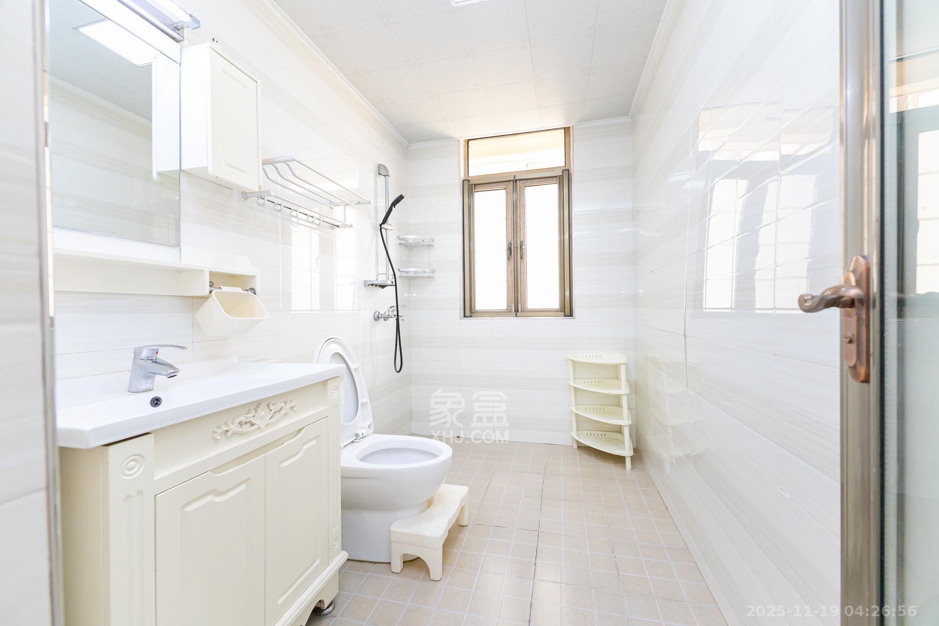 长沙玫瑰园  3室2厅2卫    91.8万卫生间