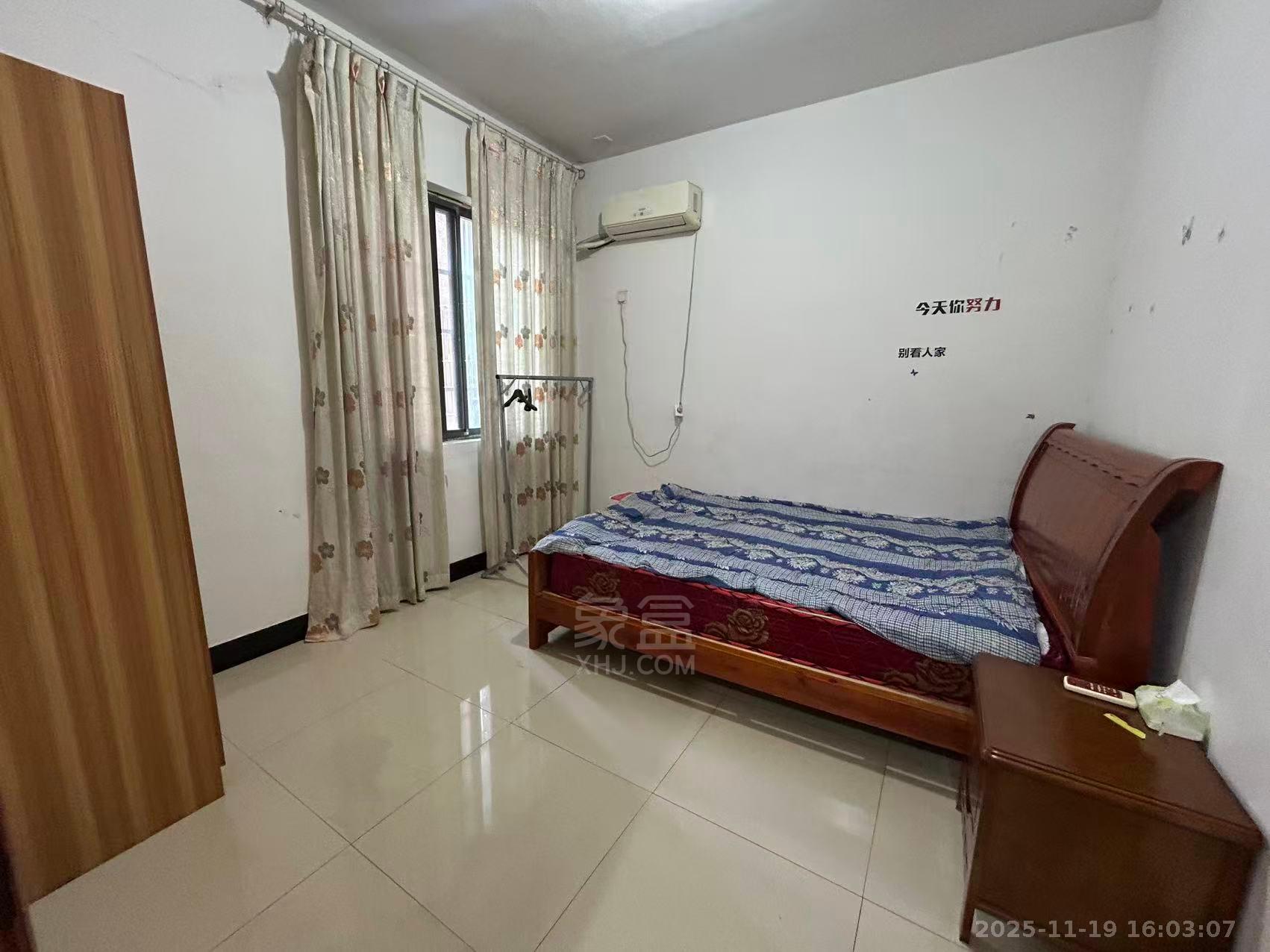 城市风景  2室2厅1卫    1400.0元/月室内图