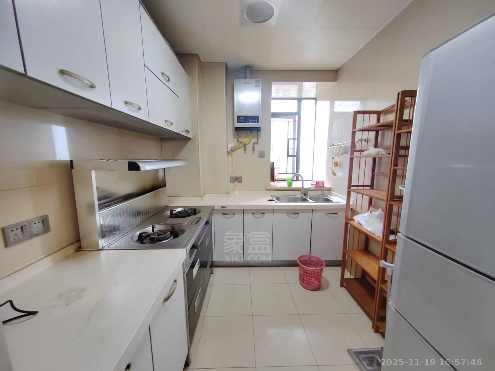 流金岁月-华晨国际  4室2厅2卫    2300.0元/月室内图