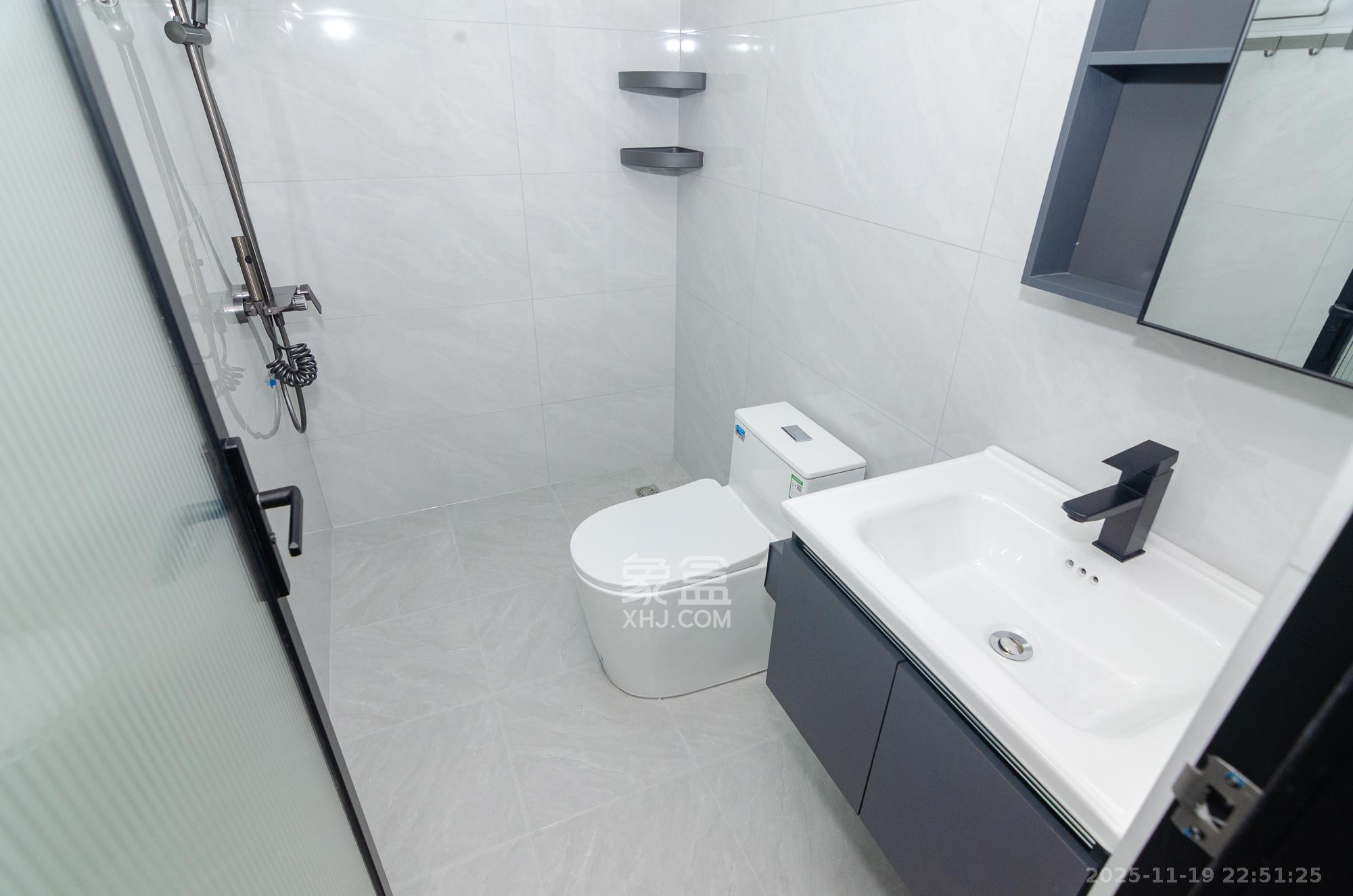 澳海谷山府 3室2厅2卫 73.8万 澳海谷山府 3室2厅2卫 73.8万卫生间