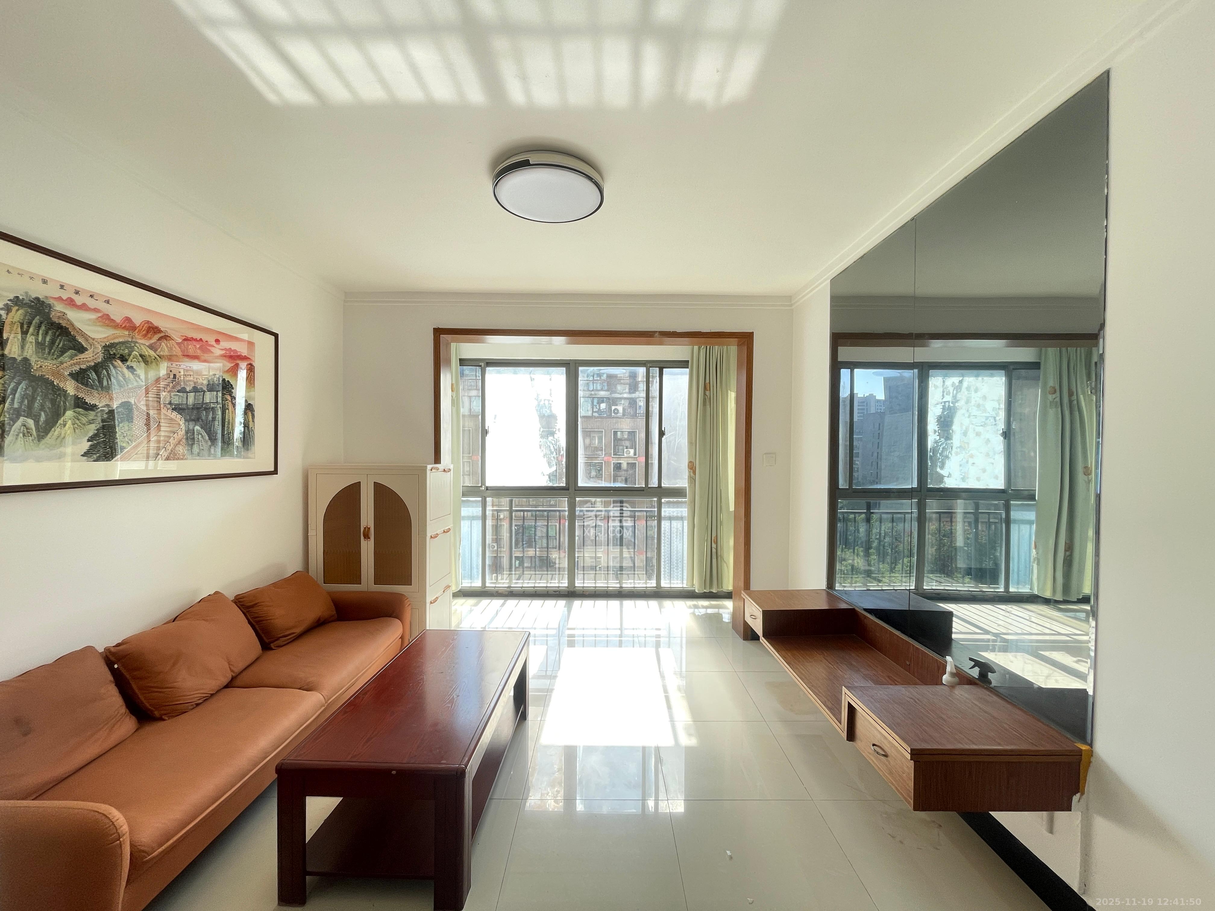 万国城（当代满庭春MOMA）一期  1室2厅1卫    1800.0元/月