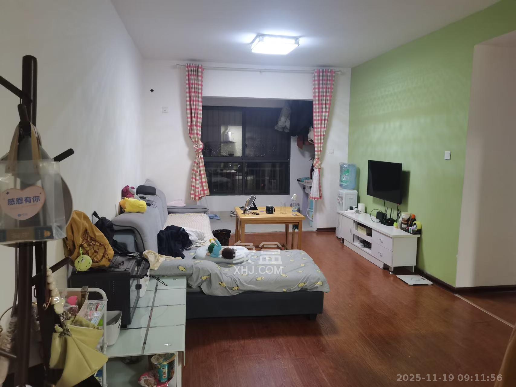 天麓尚层  3室2厅1卫    1800.0元/月室内图