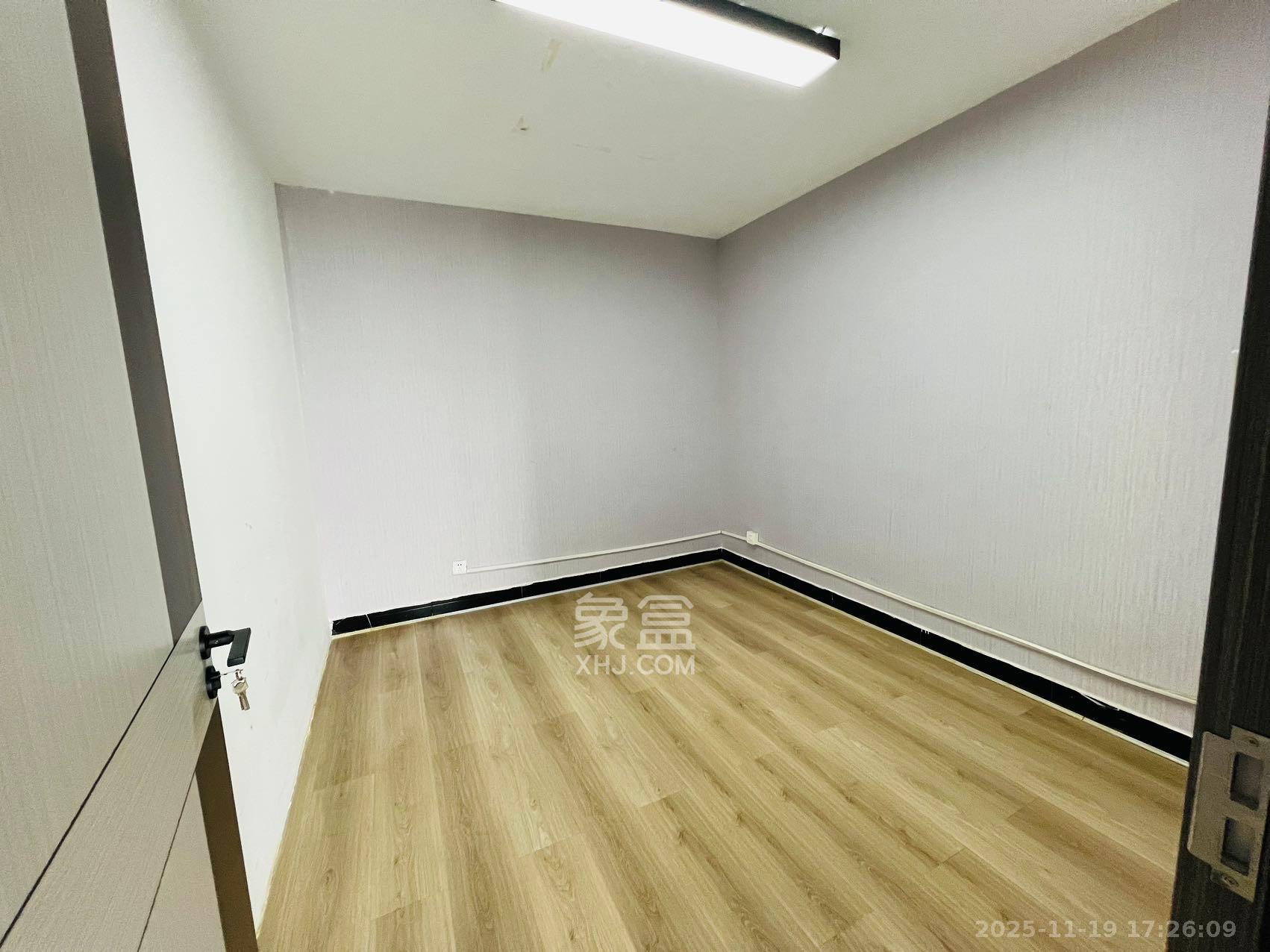 高桥现代商贸城  6室2厅1卫    3200.0元/月室内图