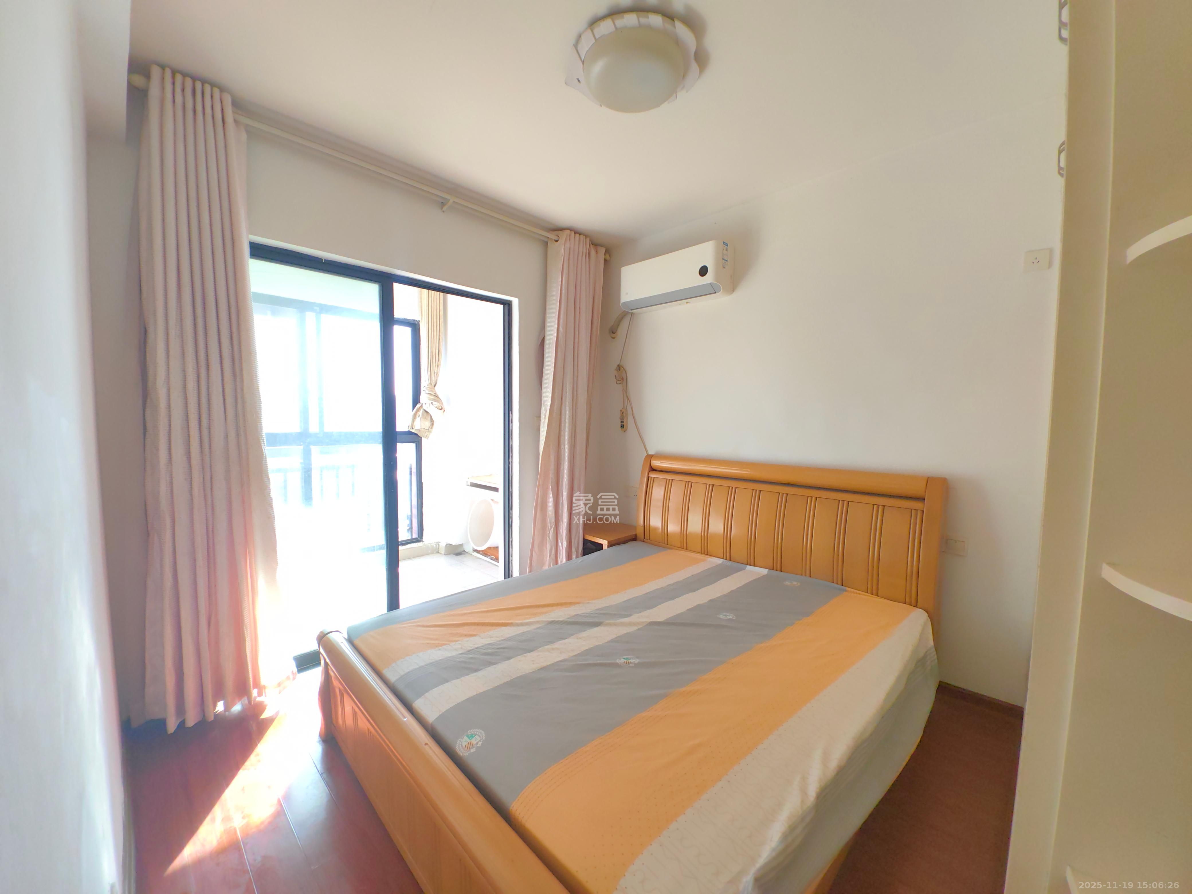 三一街区  3室2厅1卫    1800.0元/月室内图