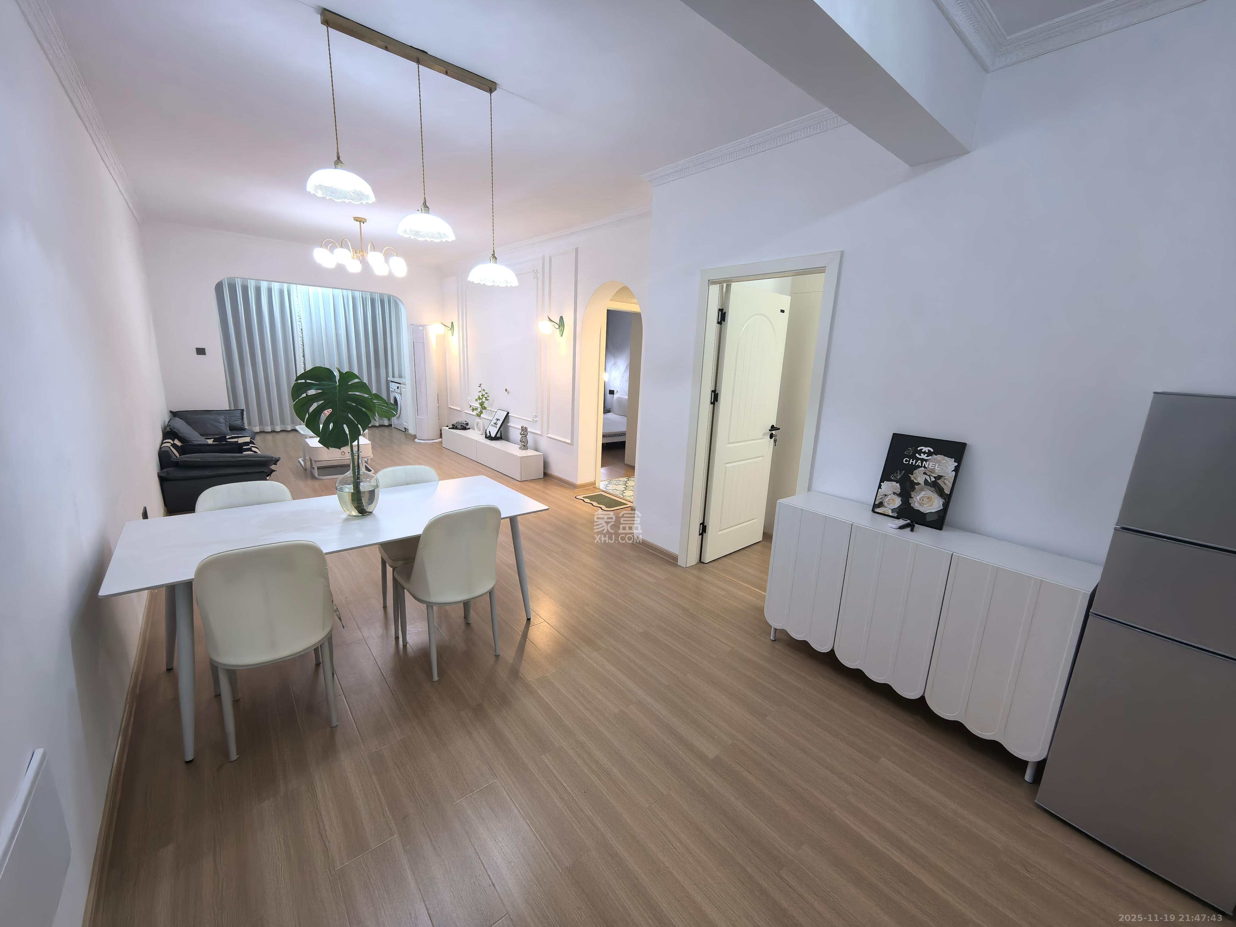 君合天玺  3室2厅1卫    3900.0元/月