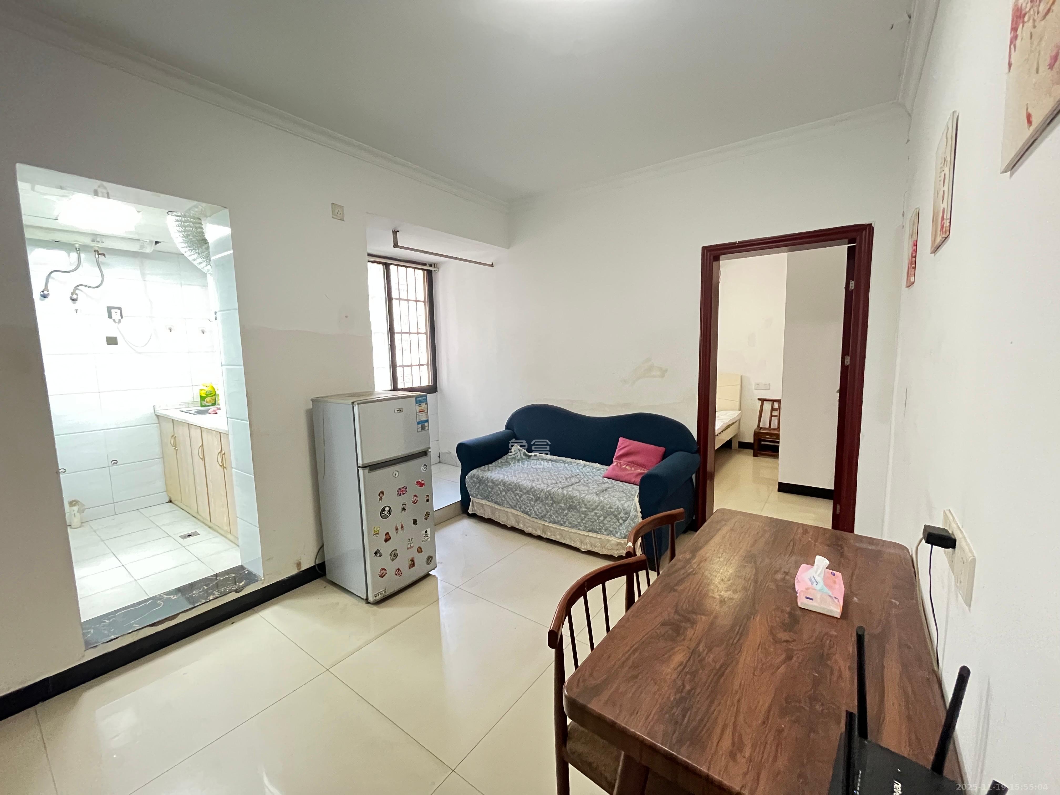 和康园小区  1室1厅1卫    1200.0元/月室内图1