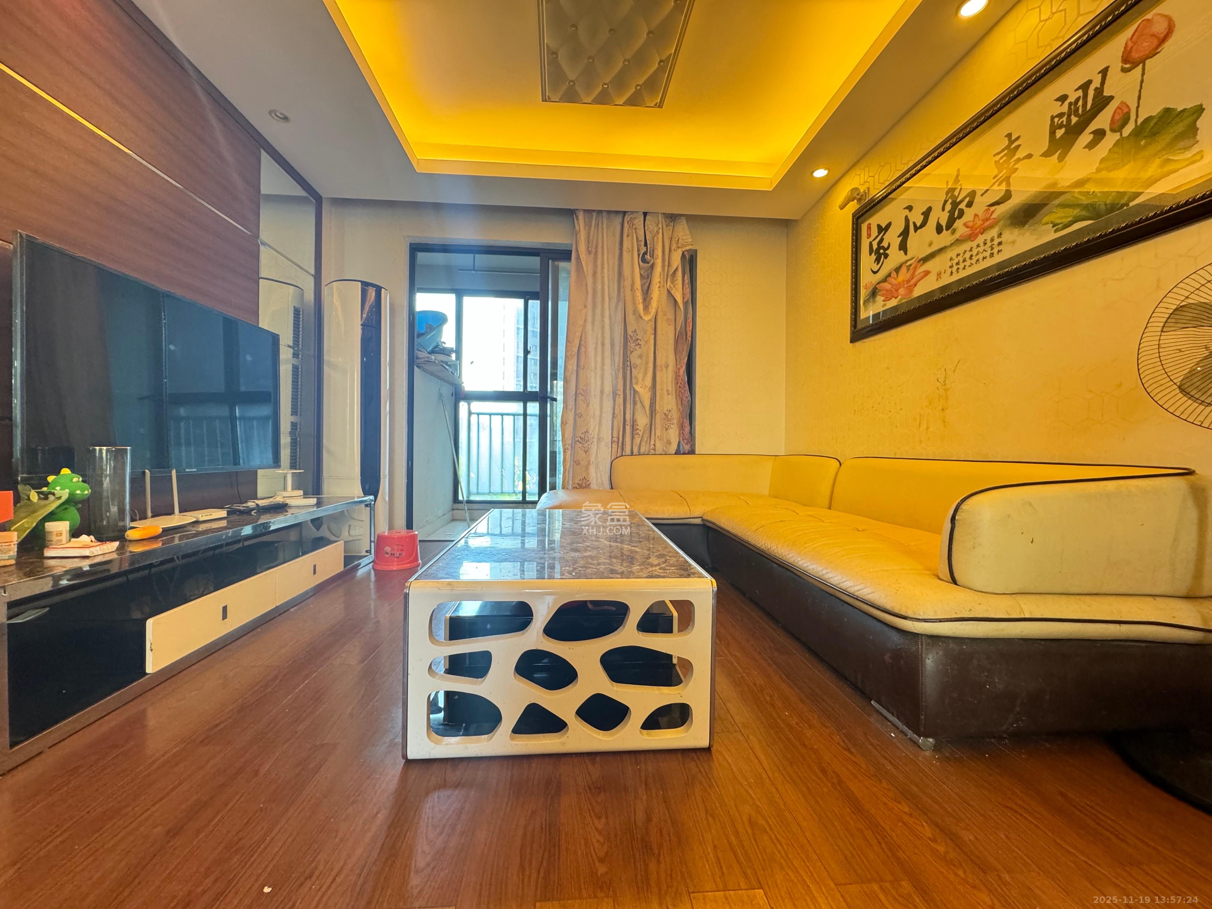 万科城 3室2厅2卫 2400.0元/月 万科城 3室2厅2卫 2400.0元/月室内图