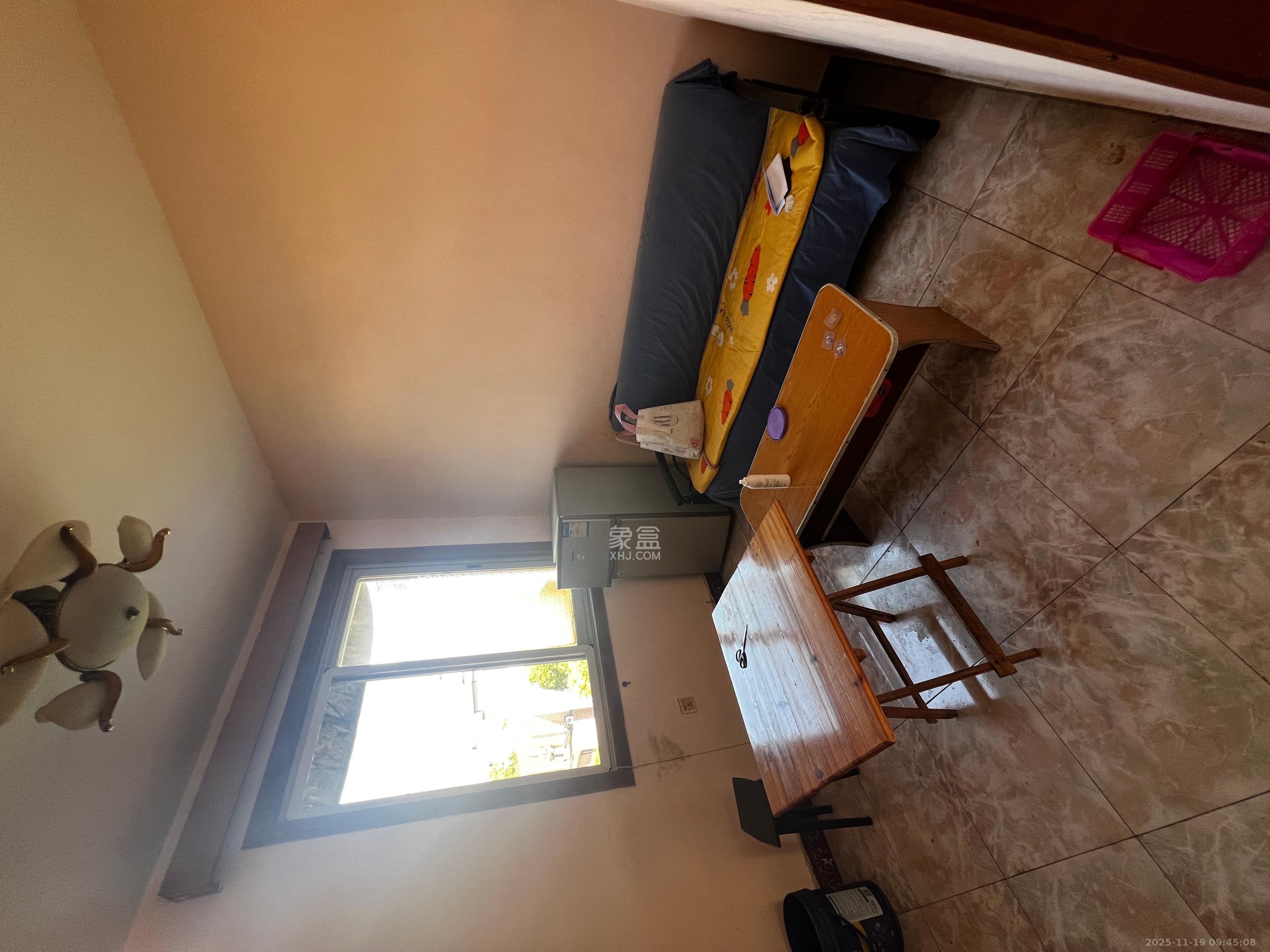 向韶村 1室1厅1卫 1300.0元/月 向韶村 1室1厅1卫 1300.0元/月室内图