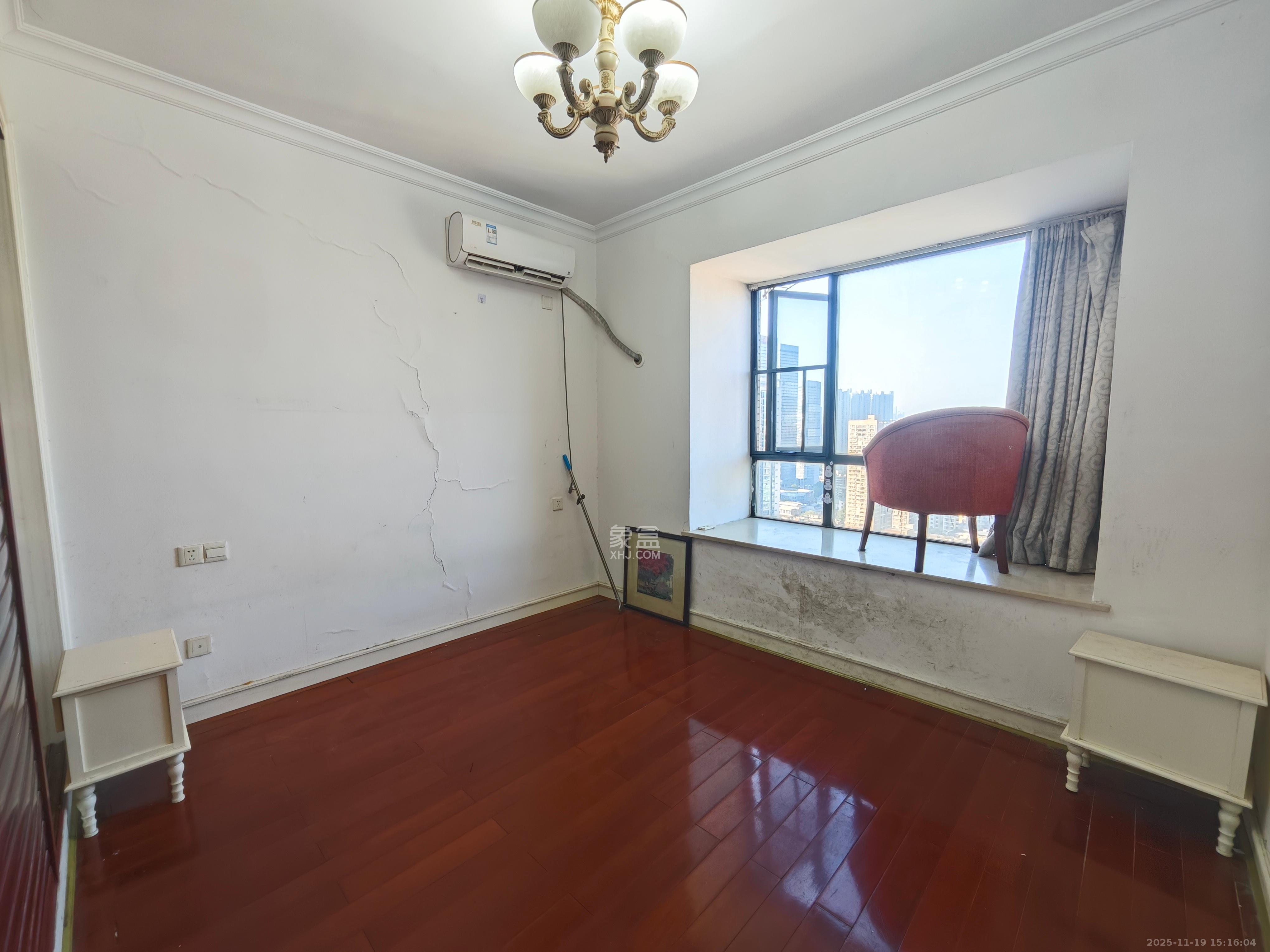 五一大道202（中环壹世界）  3室2厅2卫    5000.0元/月室内图