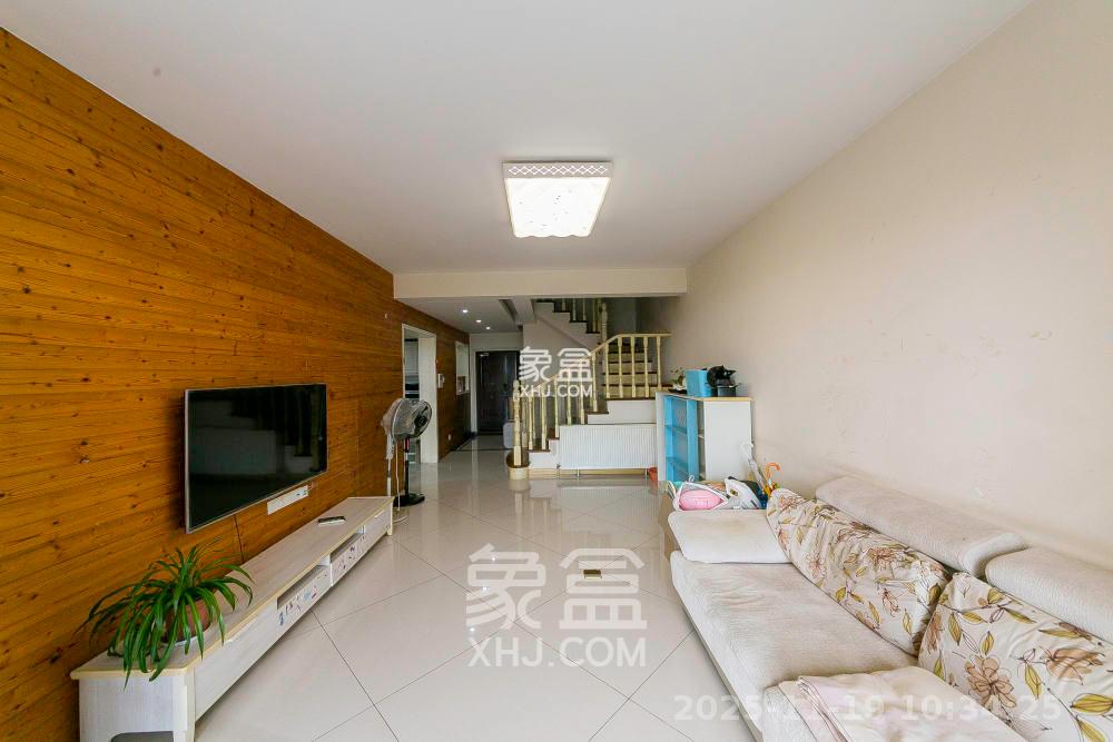 长沙欧洲城  3室2厅1卫    2700.0元/月