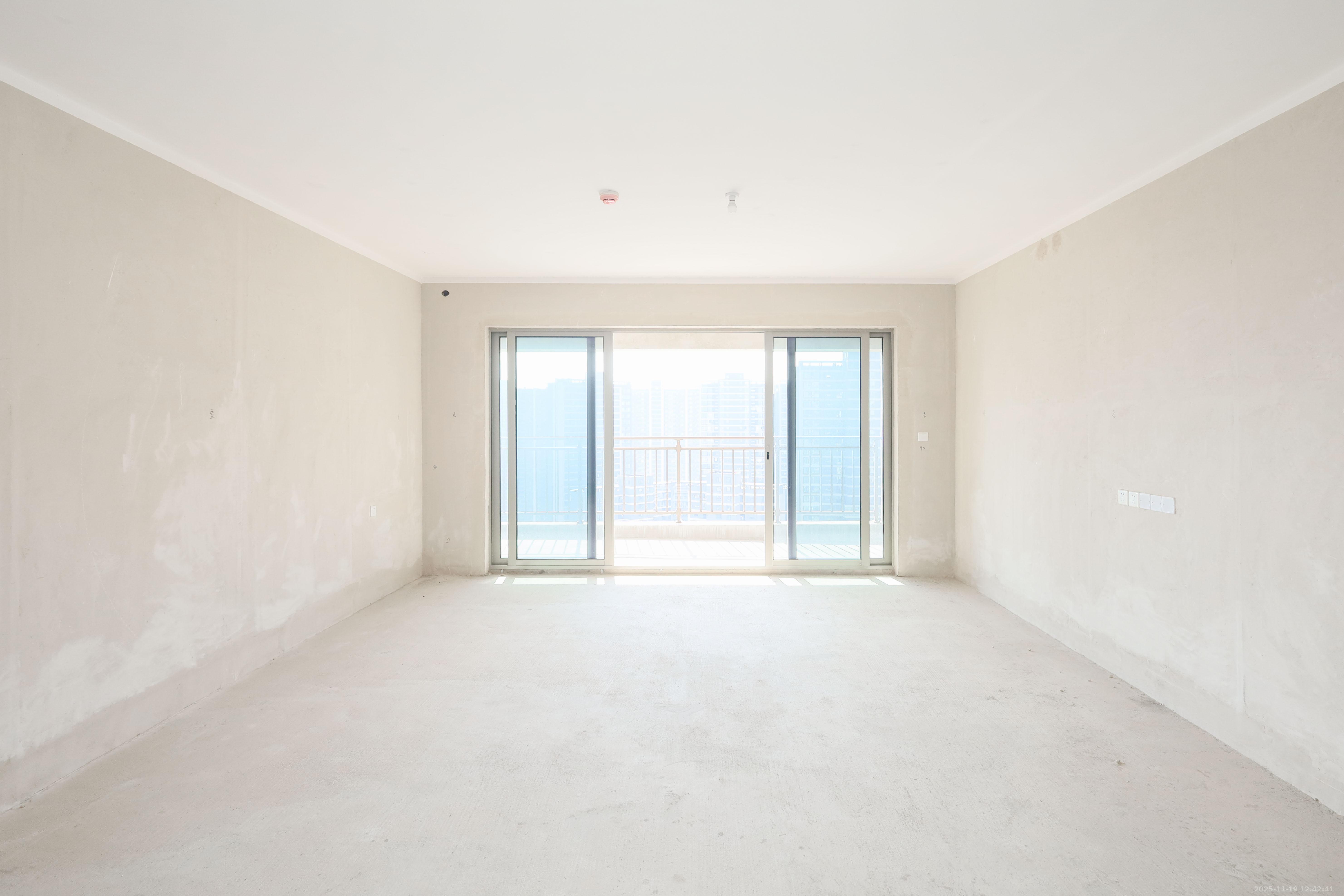 梅溪华府(新城金茂梦想华府) 4室2厅3卫 239.8万 梅溪华府(新城金茂梦想华府) 4室2厅3卫 239.8万客厅