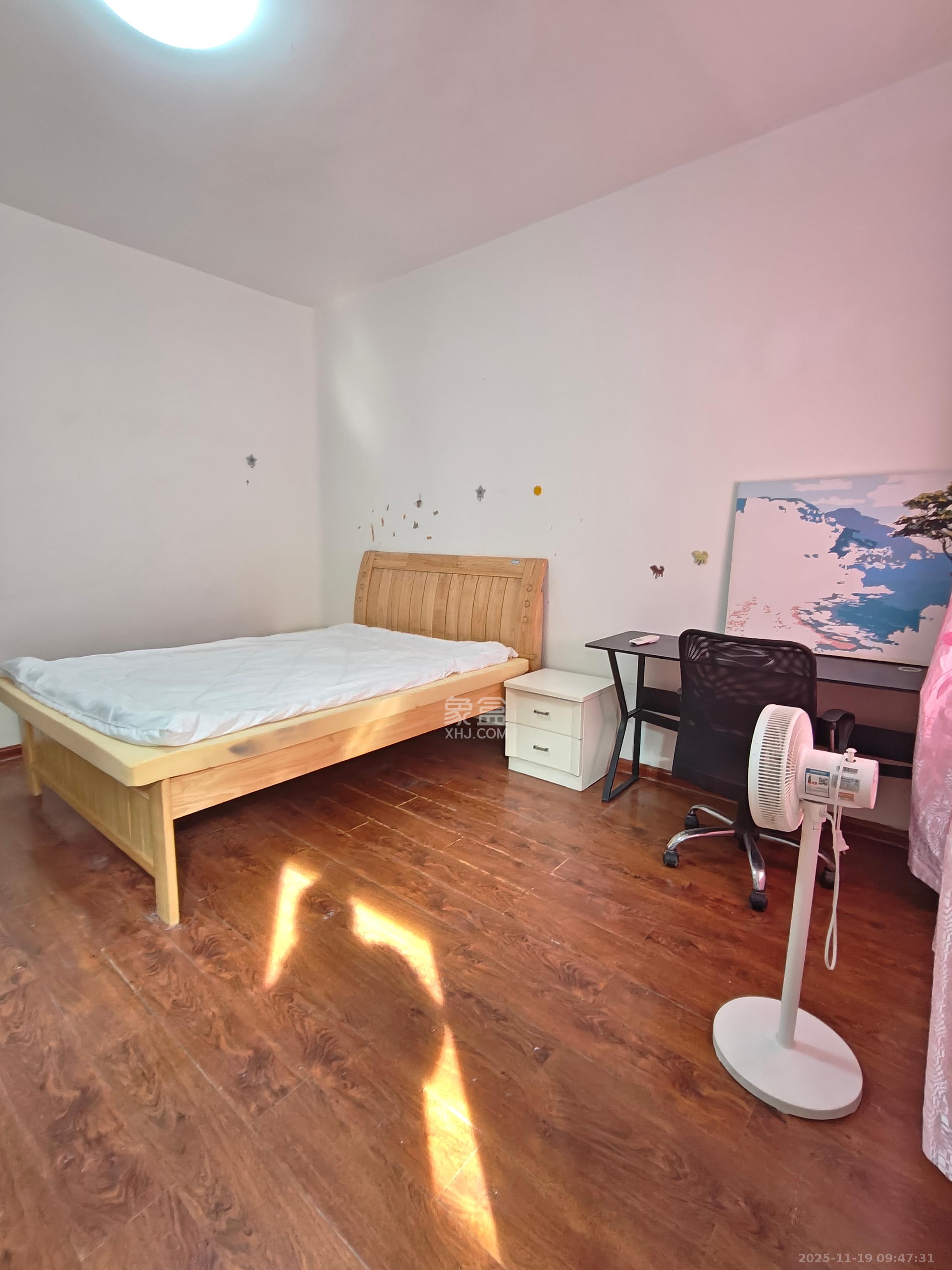 物贸小区 3室1厅1卫 2200.0元/月 物贸小区 3室1厅1卫 2200.0元/月室内图