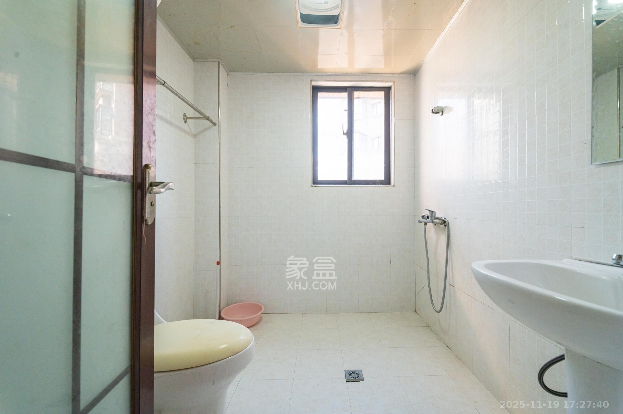 华润凤凰城一期 3室2厅2卫 79.8万 华润凤凰城一期 3室2厅2卫 79.8万卫生间