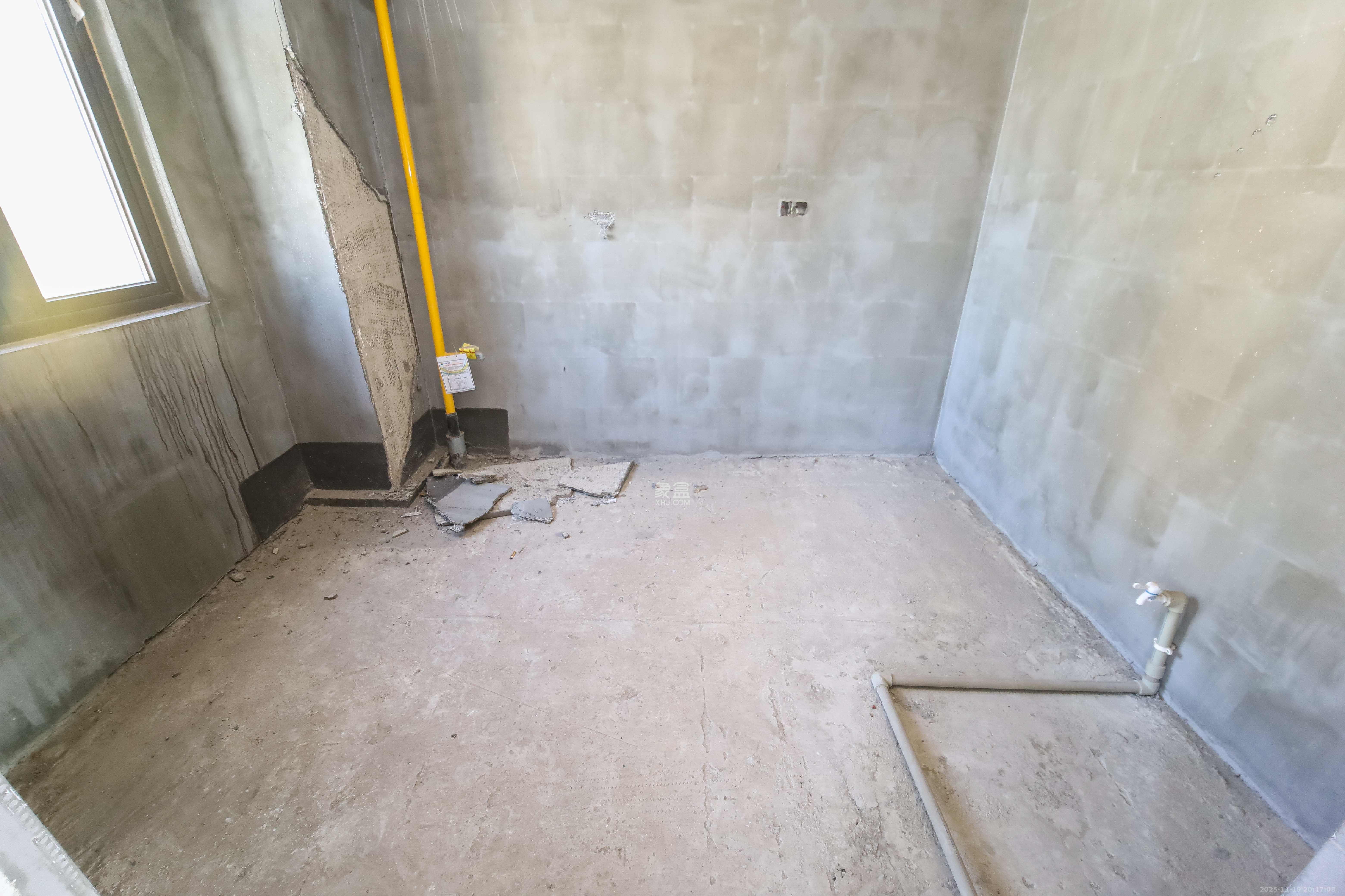 湘林熙水豪庭 4室2厅2卫 240.0万 湘林熙水豪庭 4室2厅2卫 240.0万厨房