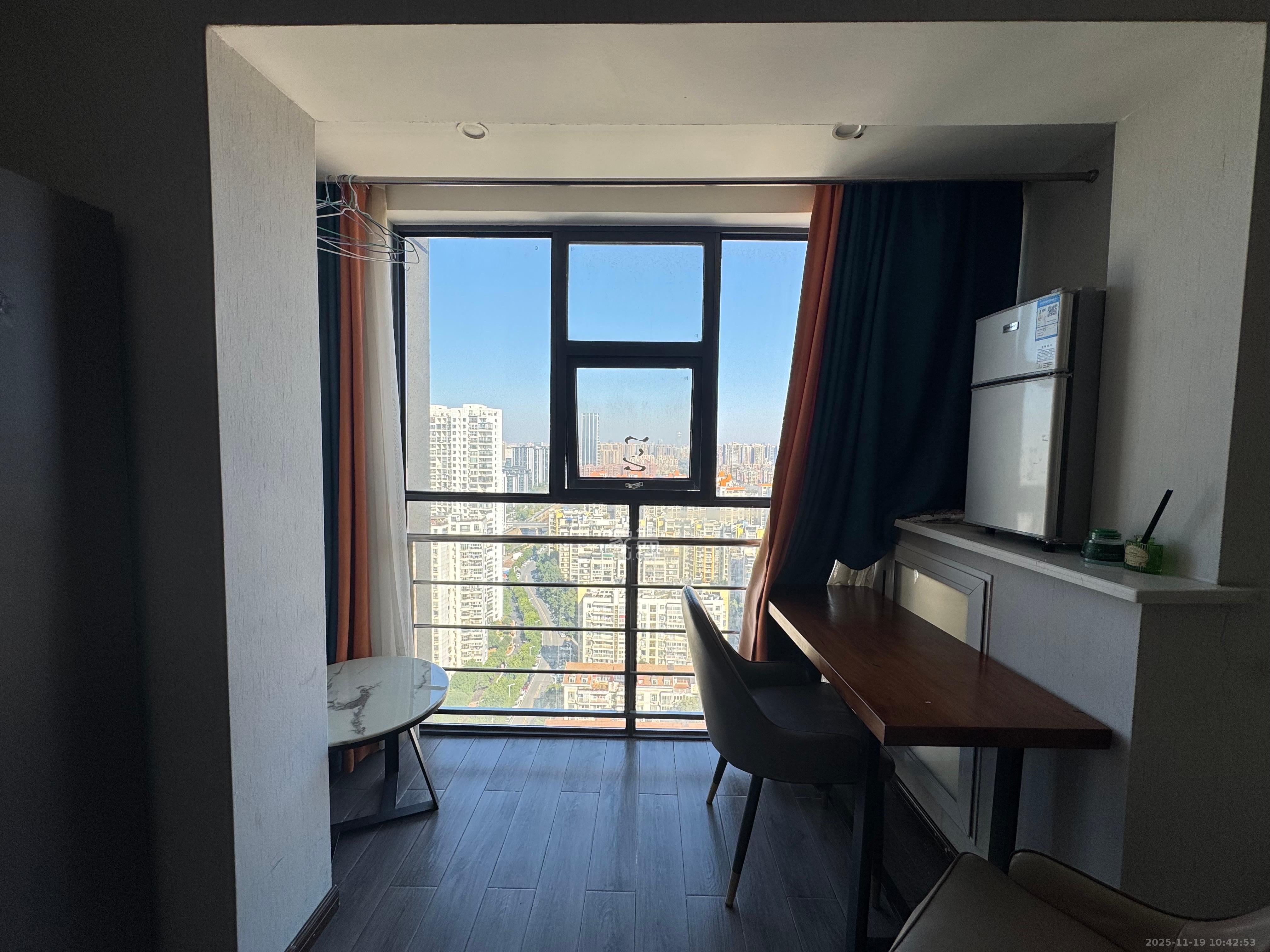 美林美寓 1室1厅1卫 1700.0元/月 美林美寓 1室1厅1卫 1700.0元/月室内图