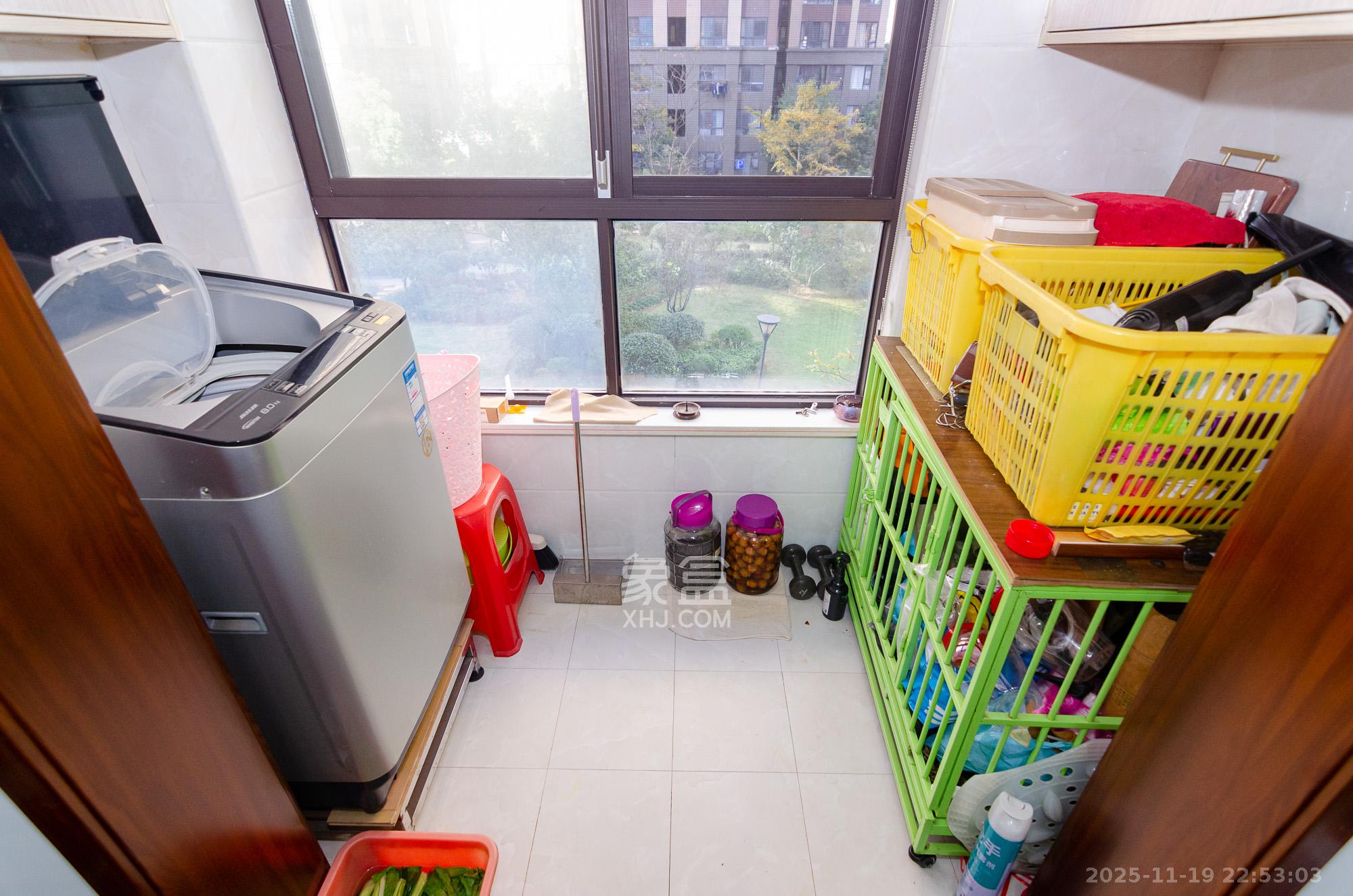 金地三千府（金地湖山樾、金地自在城）  3室2厅1卫    53.8万阳台