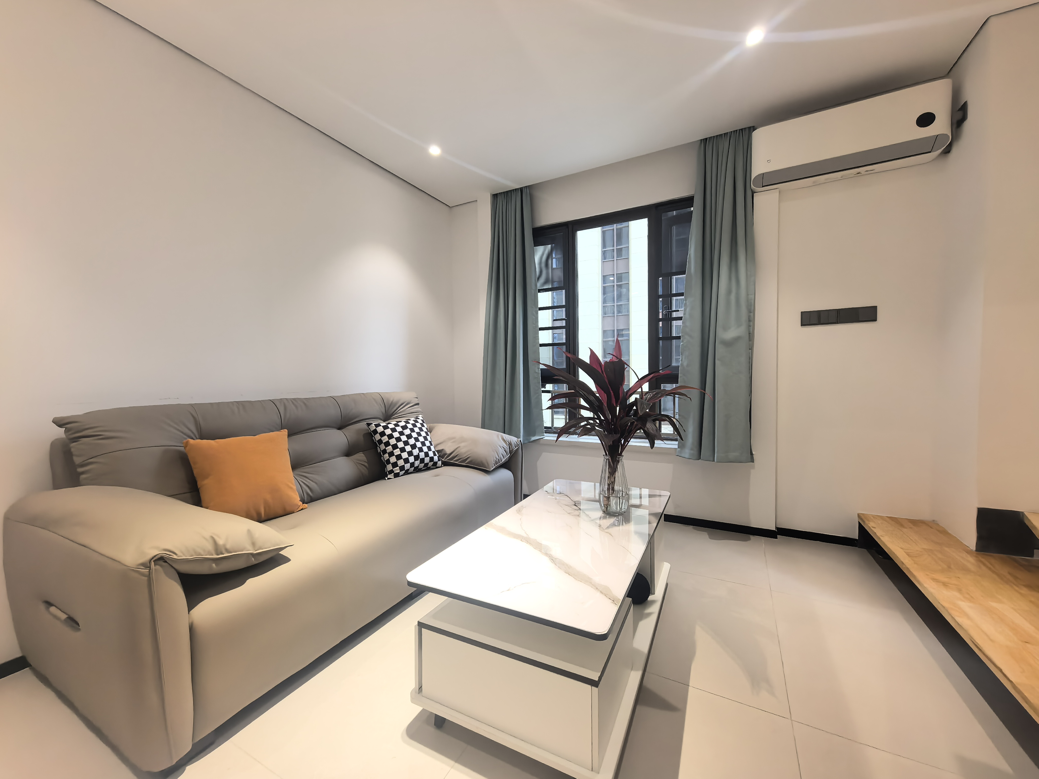 海航豪庭南苑  1室1厅2卫    3000.0元/月室内图