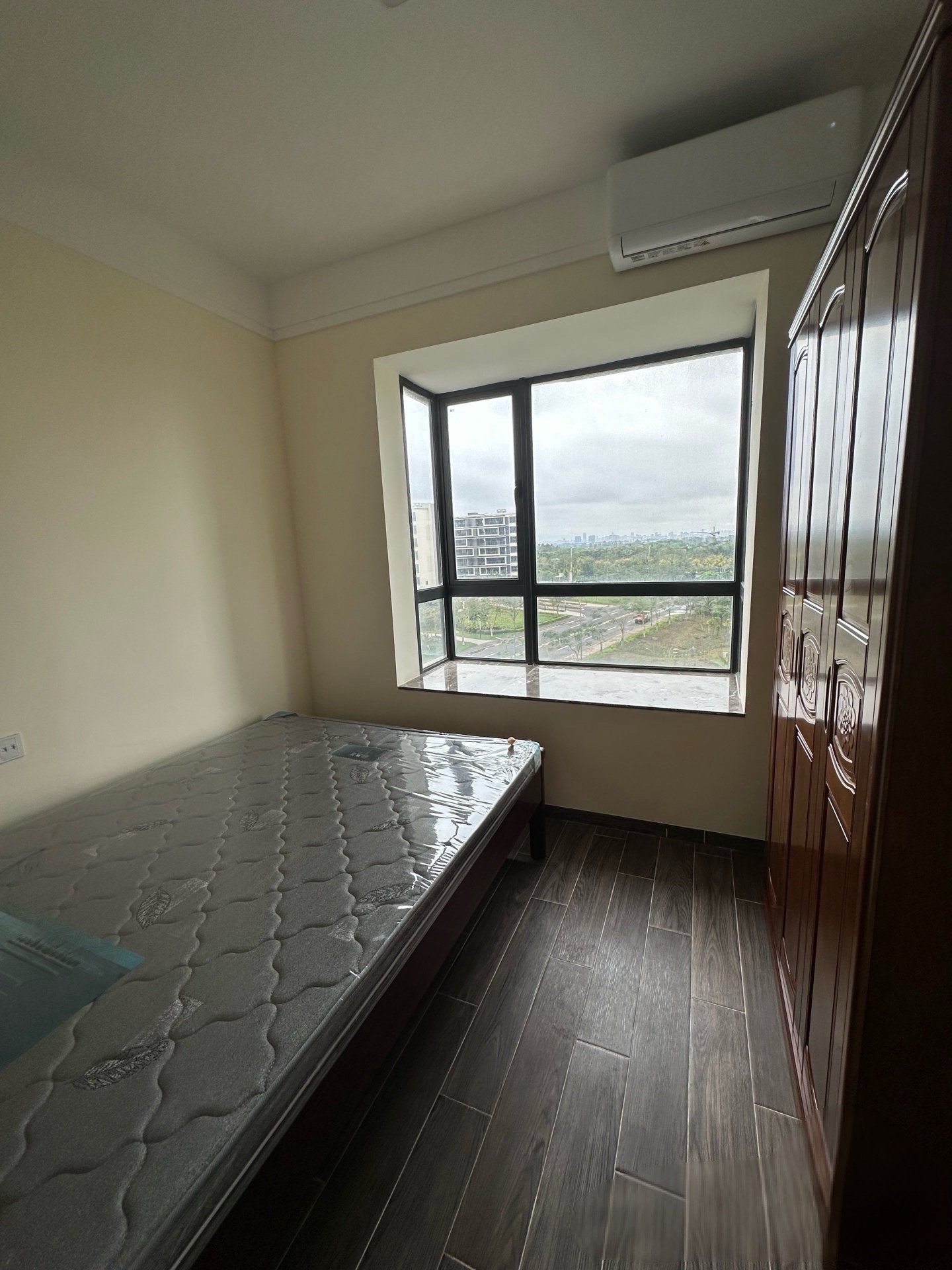 观澜湖新城 3室2厅2卫 3500.0元/月 观澜湖新城 3室2厅2卫 3500.0元/月室内图