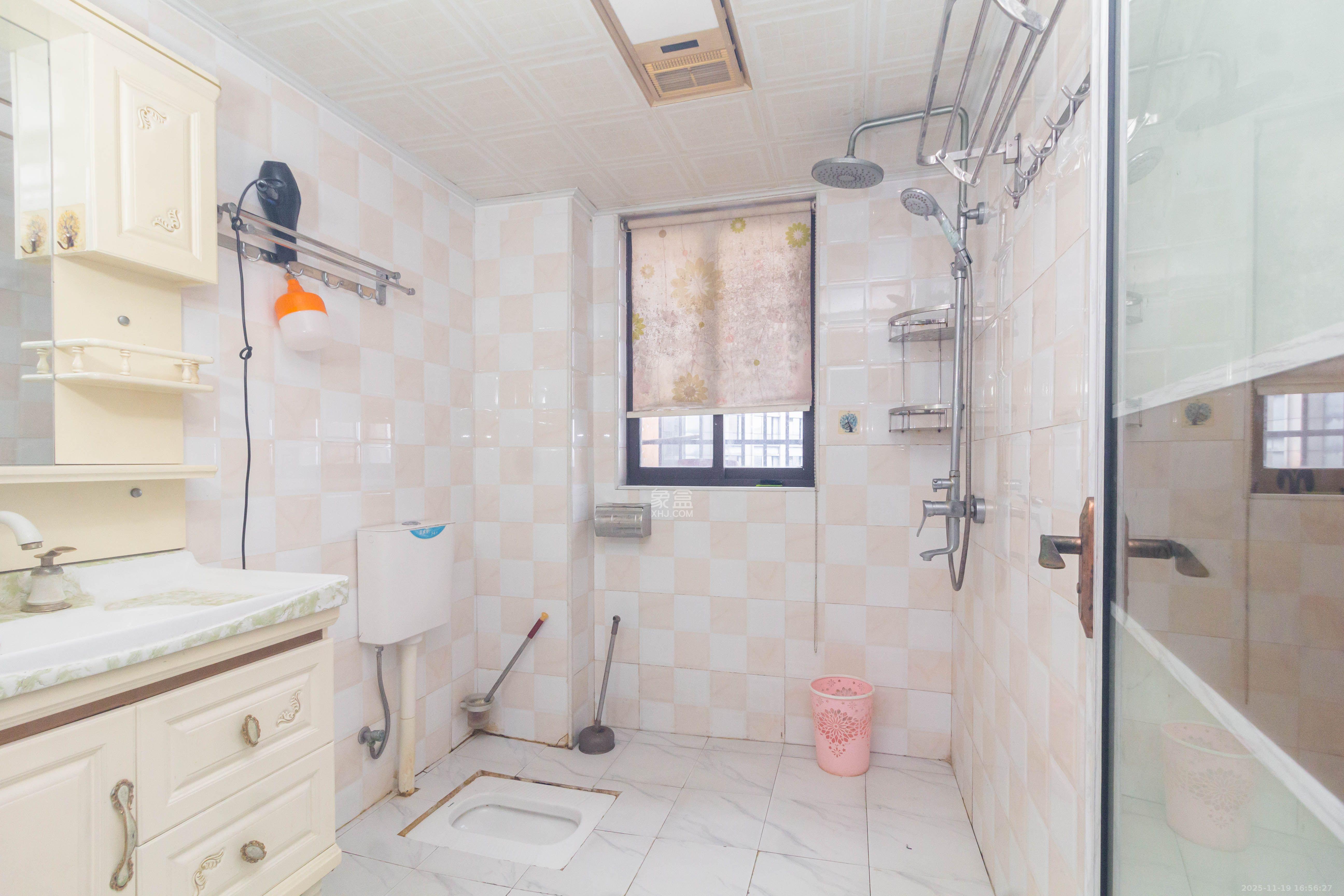 三景华御  4室2厅2卫    2200.0元/月室内图