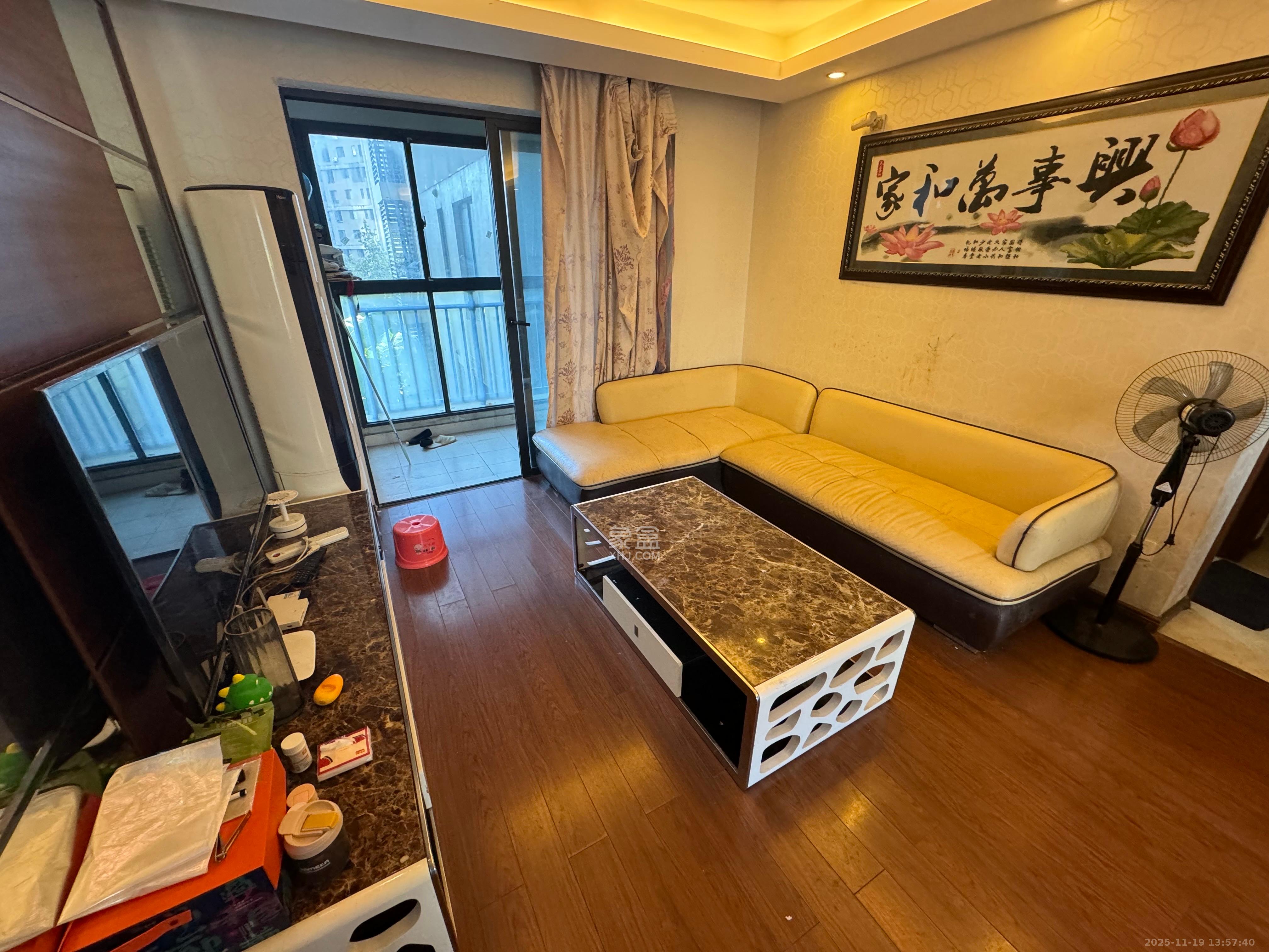 万科城 3室2厅2卫 2400.0元/月 万科城 3室2厅2卫 2400.0元/月室内图