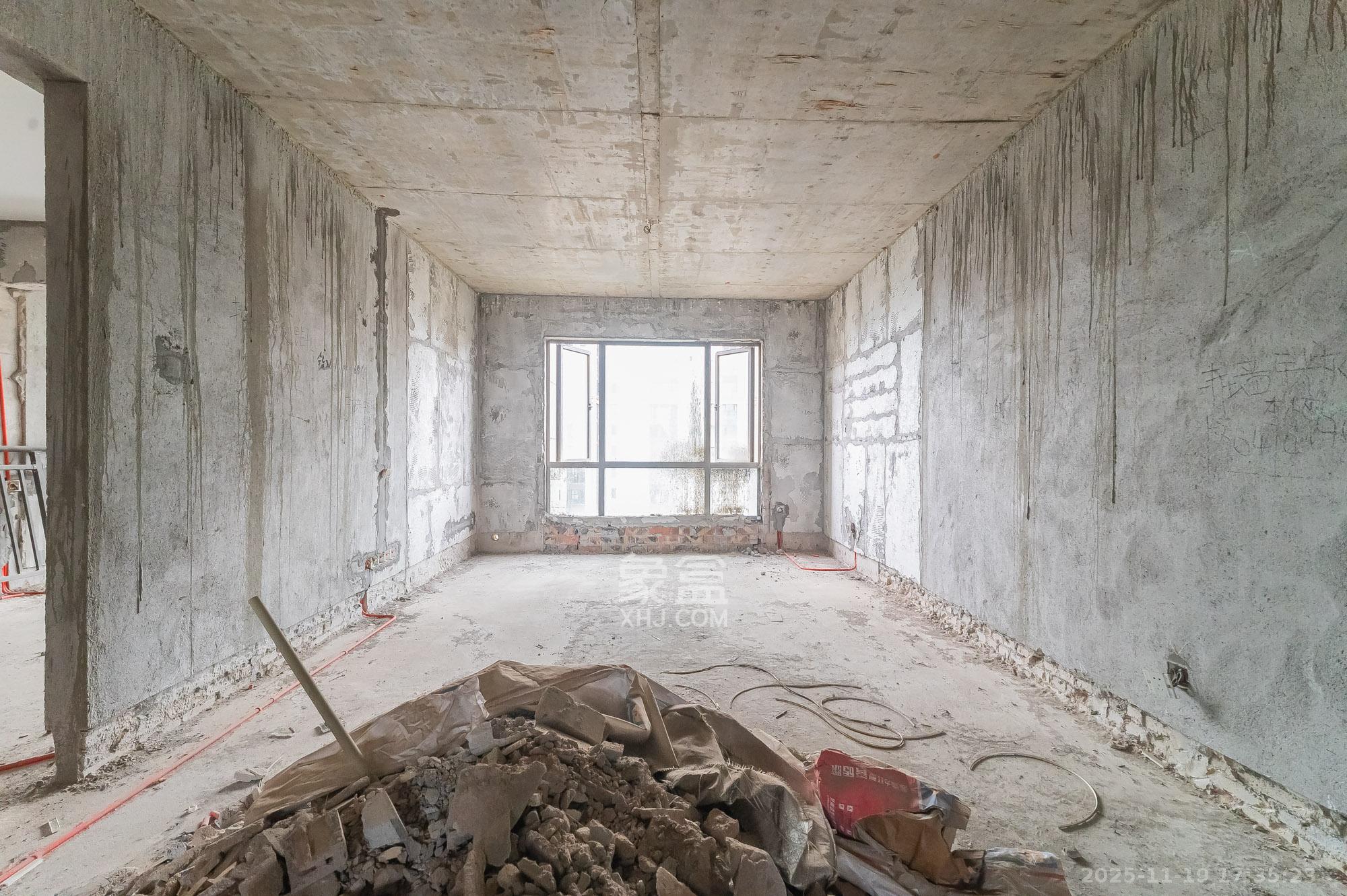 星湖湾二期高层 4室2厅2卫 96.8万 星湖湾二期高层 4室2厅2卫 96.8万客厅