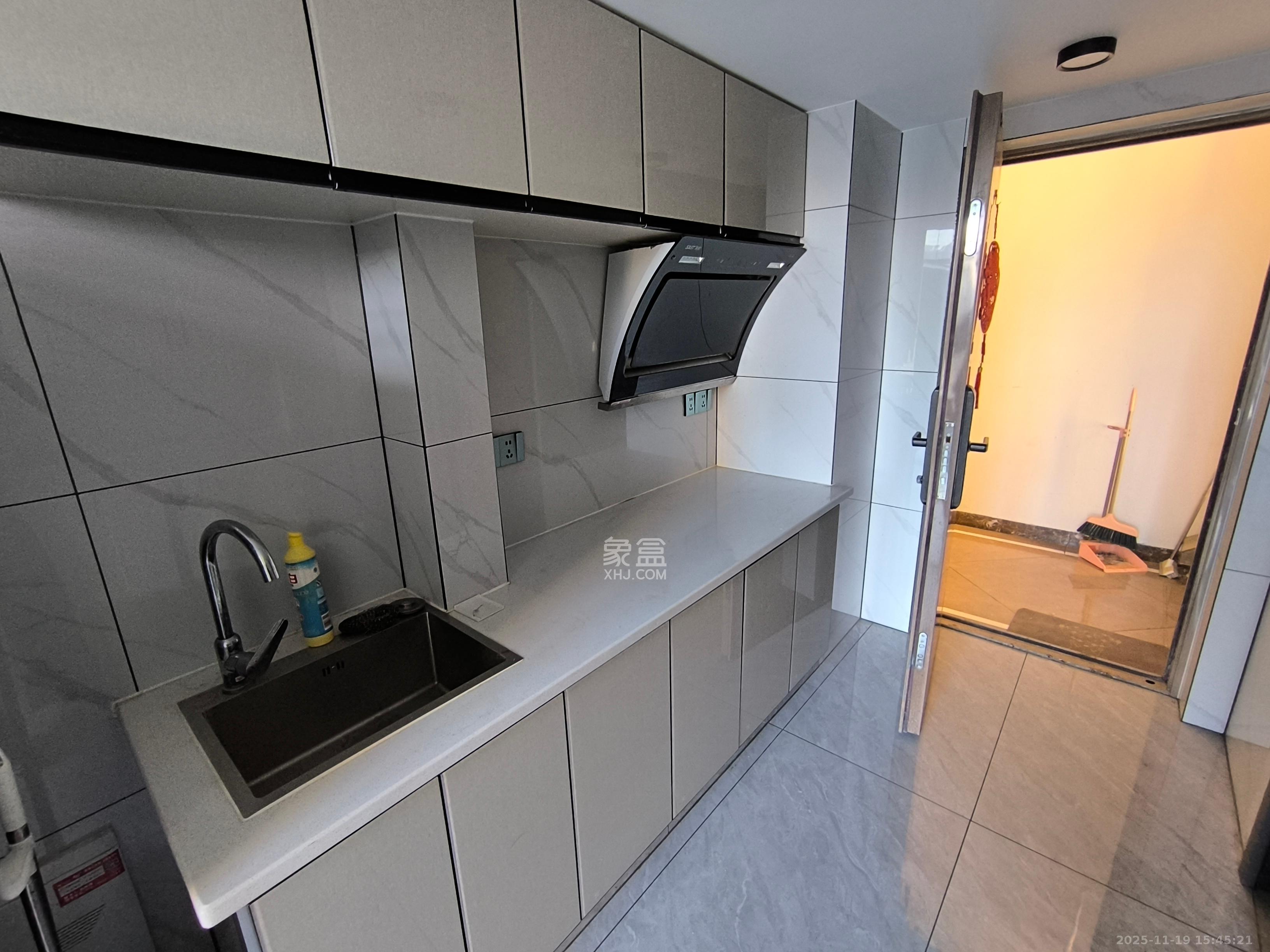 荣盛花语书苑 1室1厅1卫 2200.0元/月 荣盛花语书苑 1室1厅1卫 2200.0元/月室内图