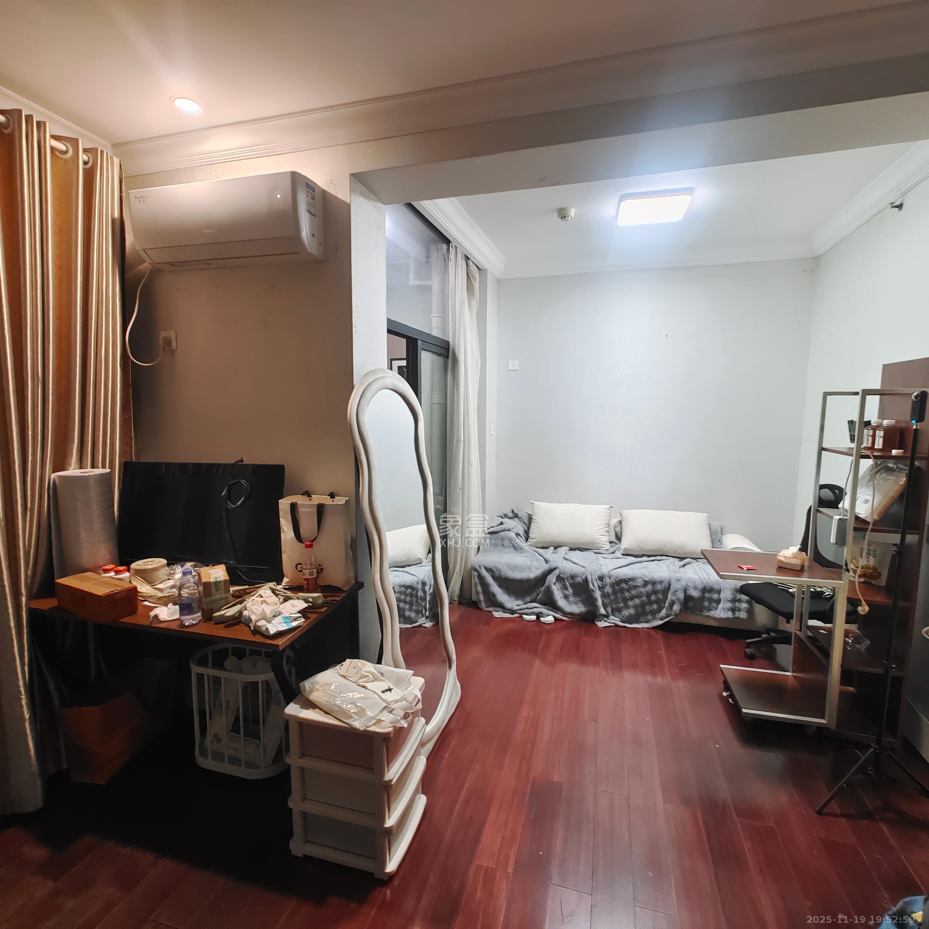 郡原广场  1室1厅1卫    1700.0元/月室内图