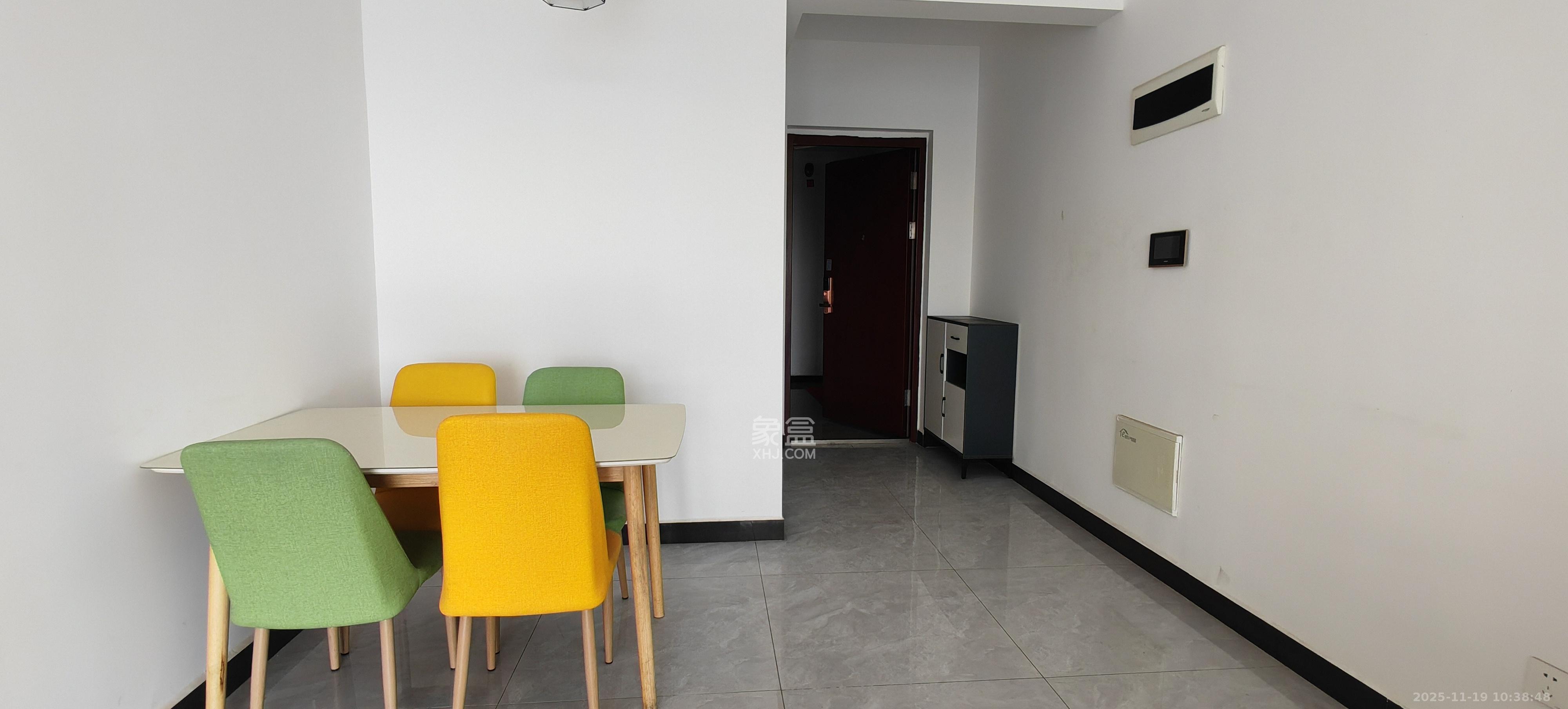 华远海蓝郡  3室2厅2卫    2300.0元/月室内图