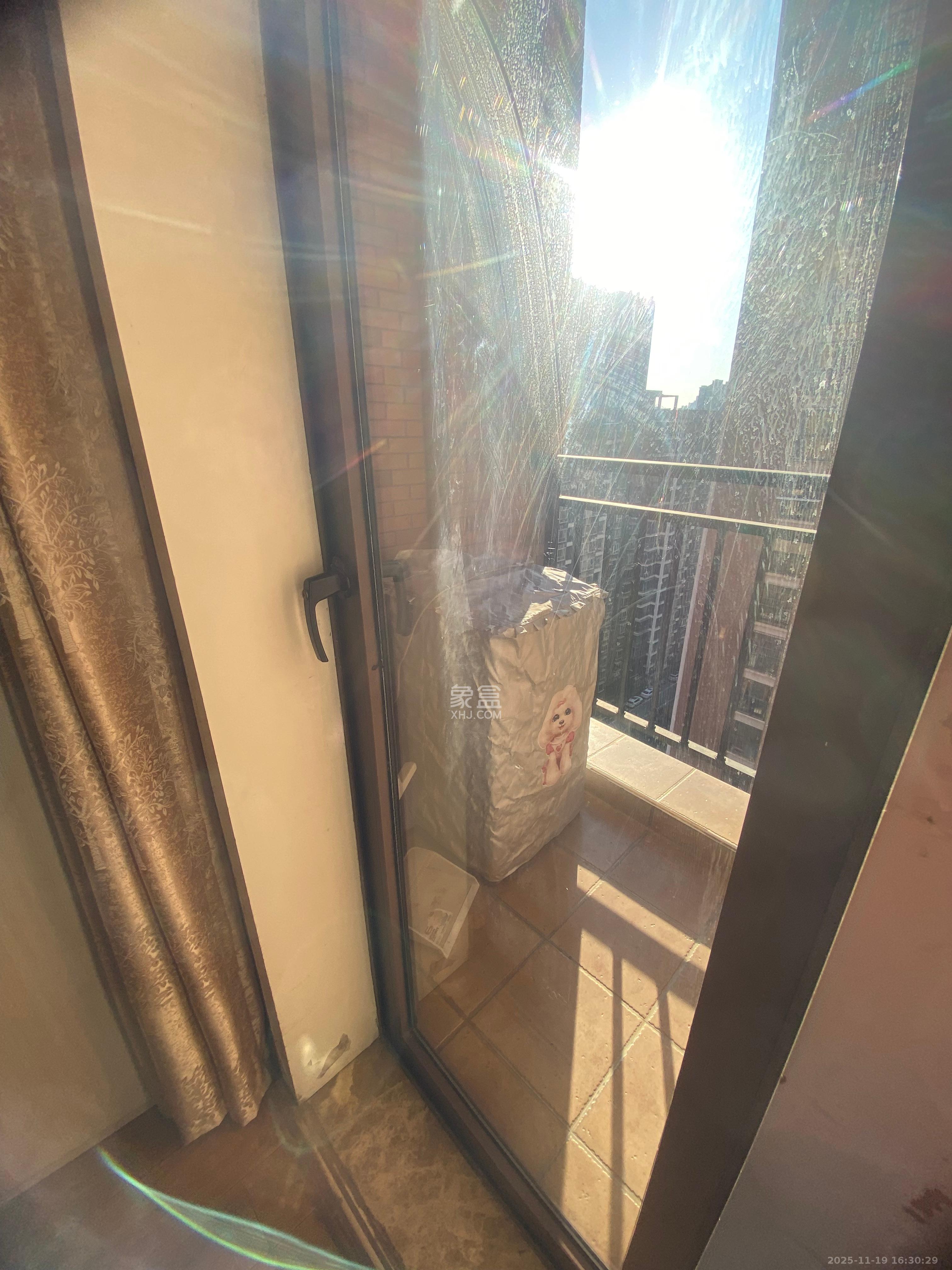 水岸世景  1室1厅1卫    900.0元/月室内图