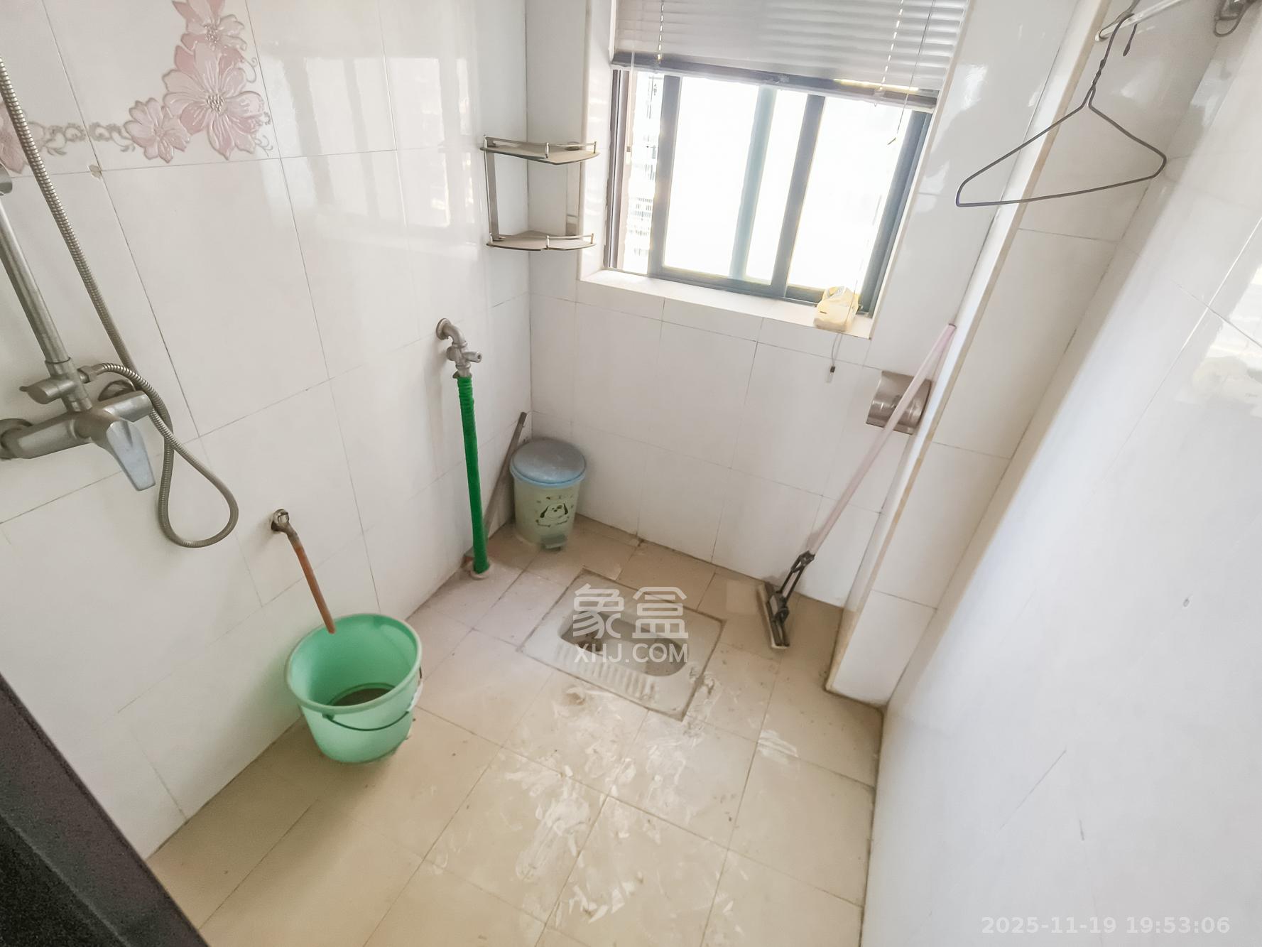 圆梦完美生活  4室2厅1卫    69.0万卫生间