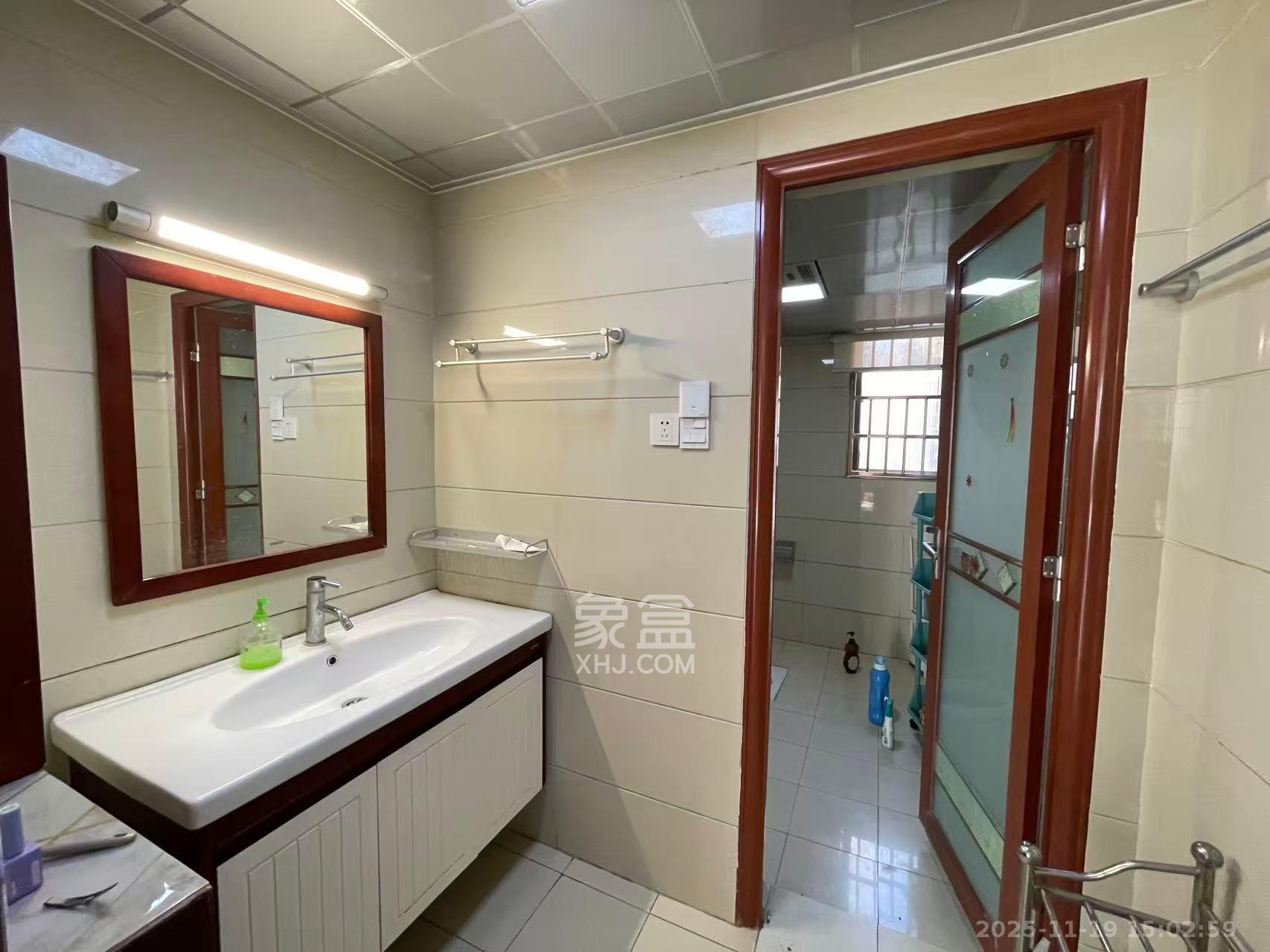 天城尚品 5室2厅2卫 5000.0元/月 天城尚品 5室2厅2卫 5000.0元/月室内图