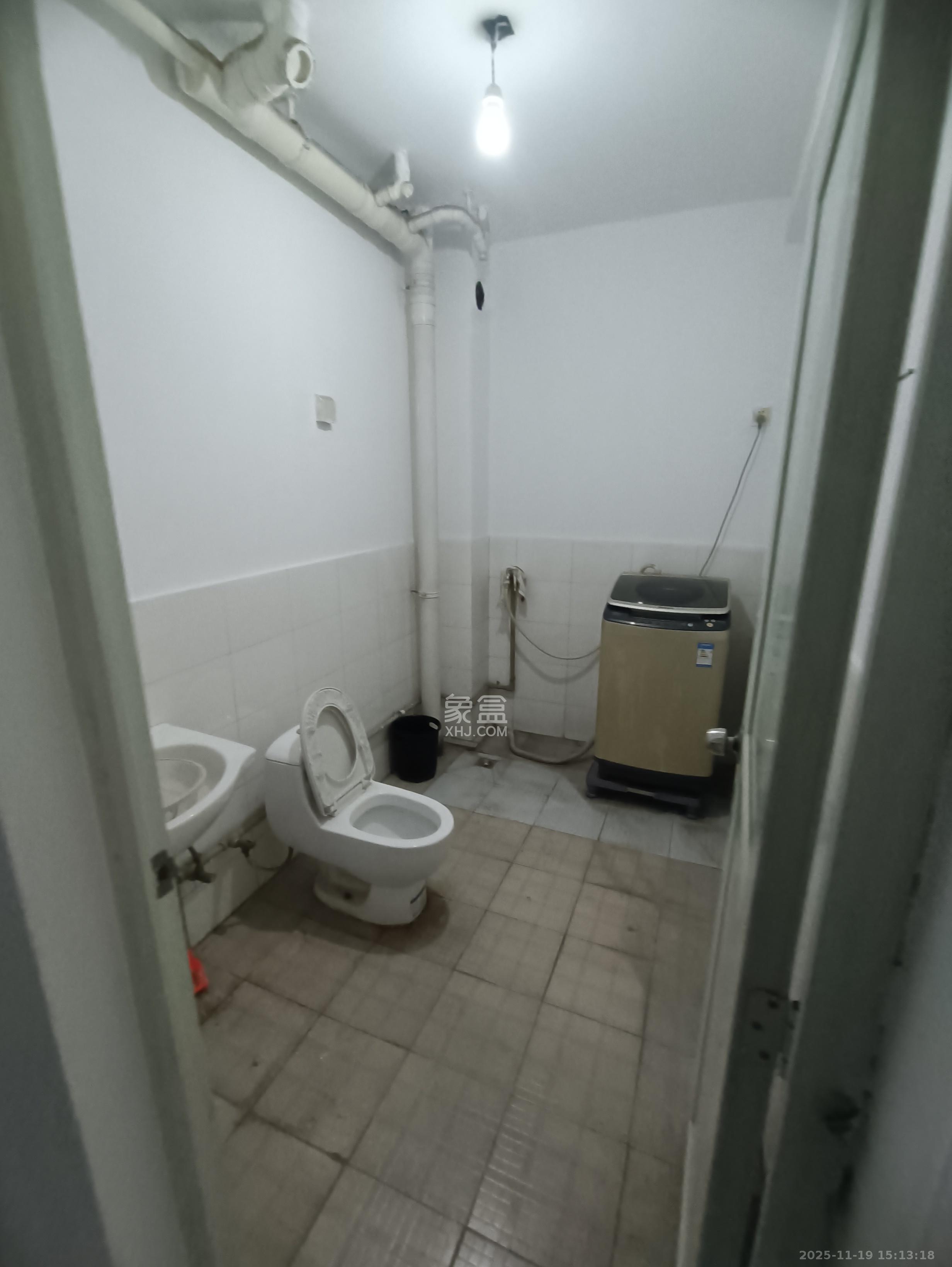 馨宇锦园(凯杨馨宇) 3室2厅2卫 2000.0元/月 馨宇锦园(凯杨馨宇) 3室2厅2卫 2000.0元/月室内图