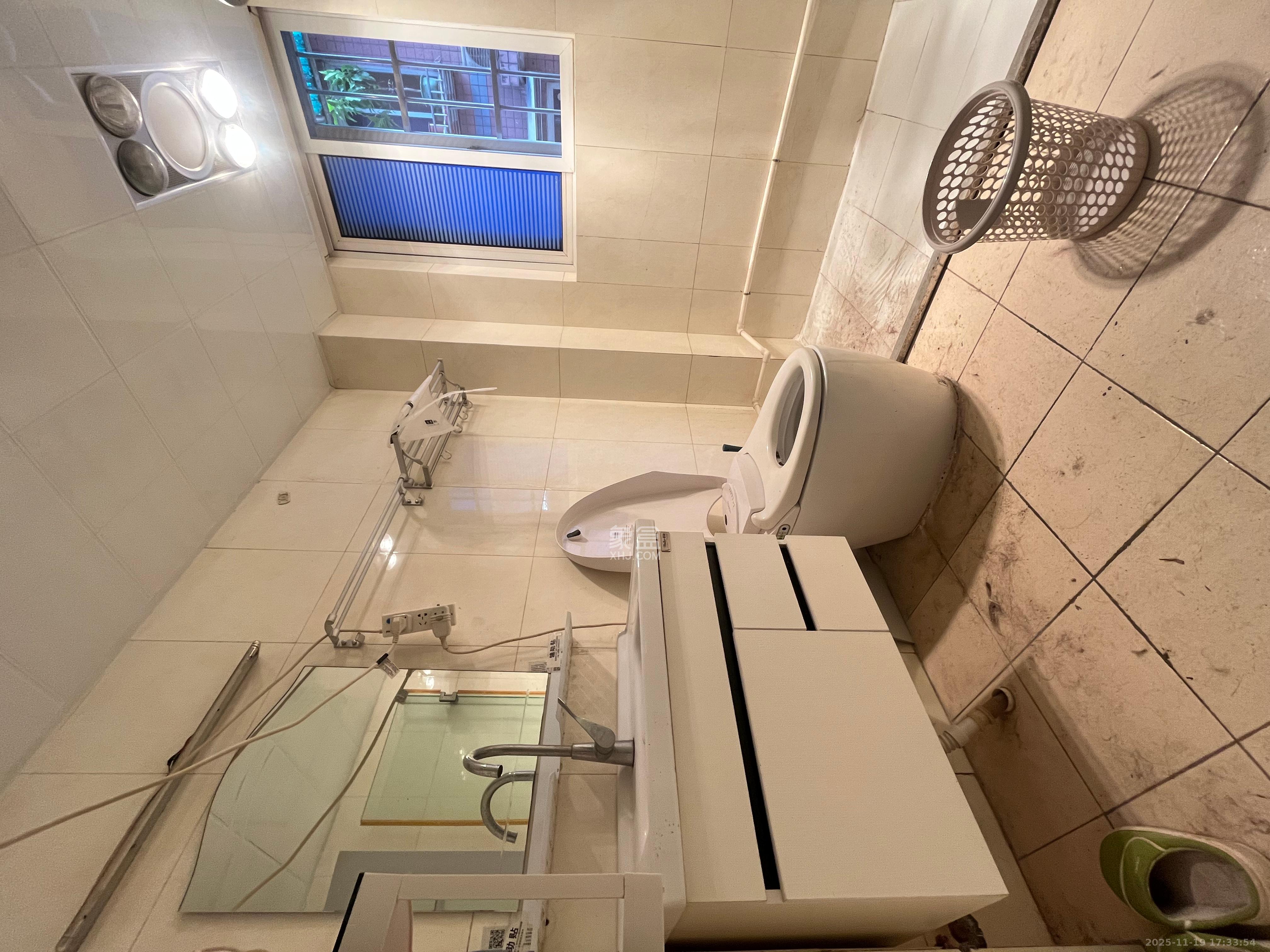 四方小区  4室2厅2卫    2800.0元/月室内图