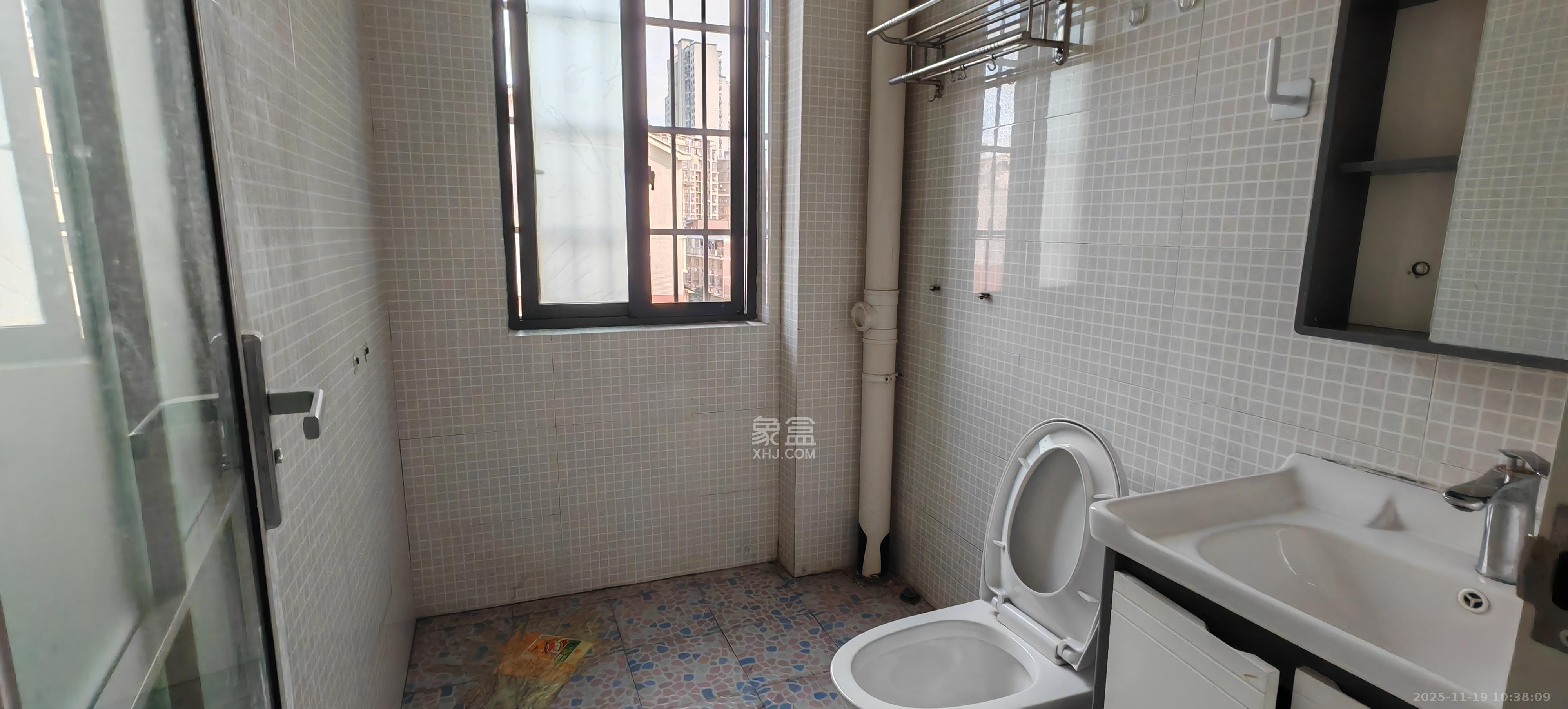 华远海蓝郡 3室2厅2卫 2300.0元/月 华远海蓝郡 3室2厅2卫 2300.0元/月室内图