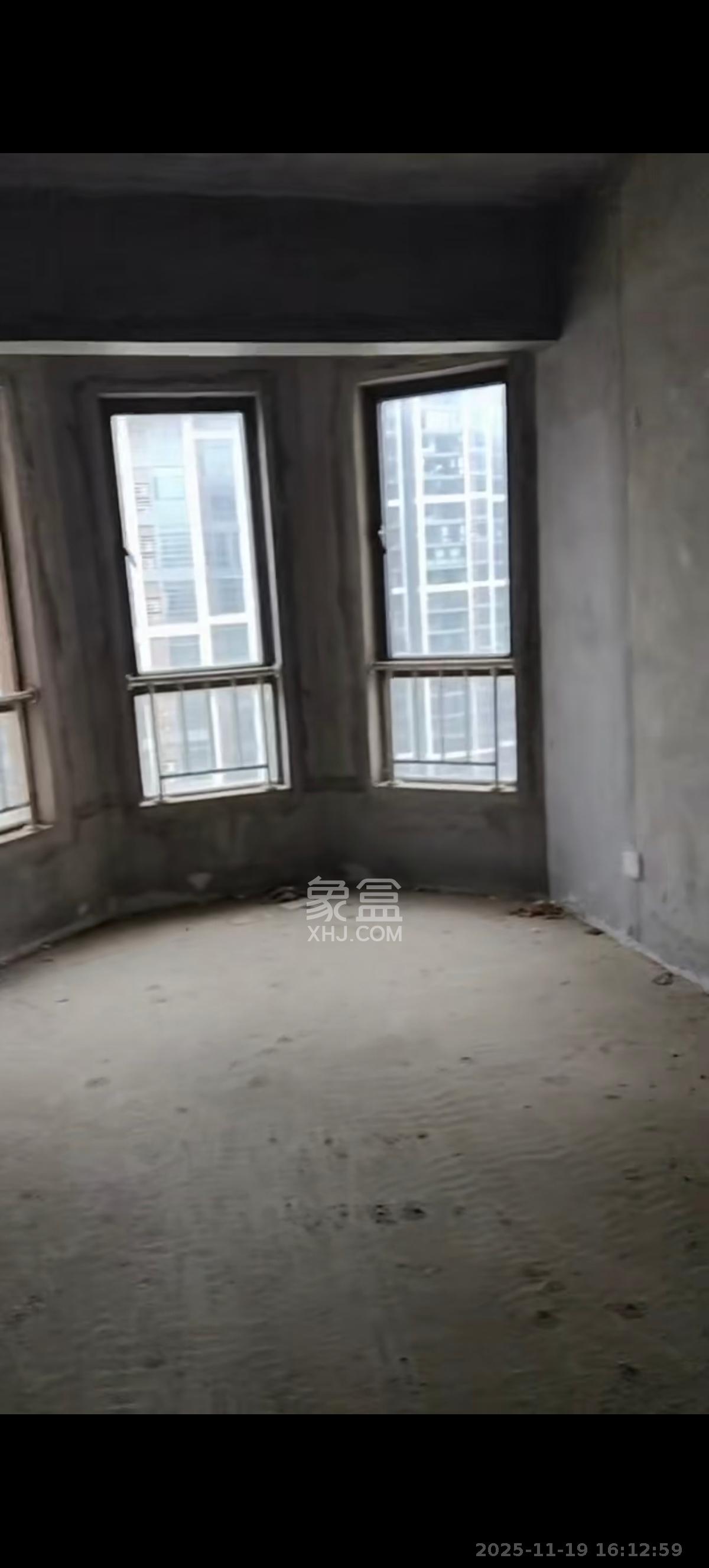 金侨城 3室2厅2卫 42.0万 金侨城 3室2厅2卫 42.0万客厅