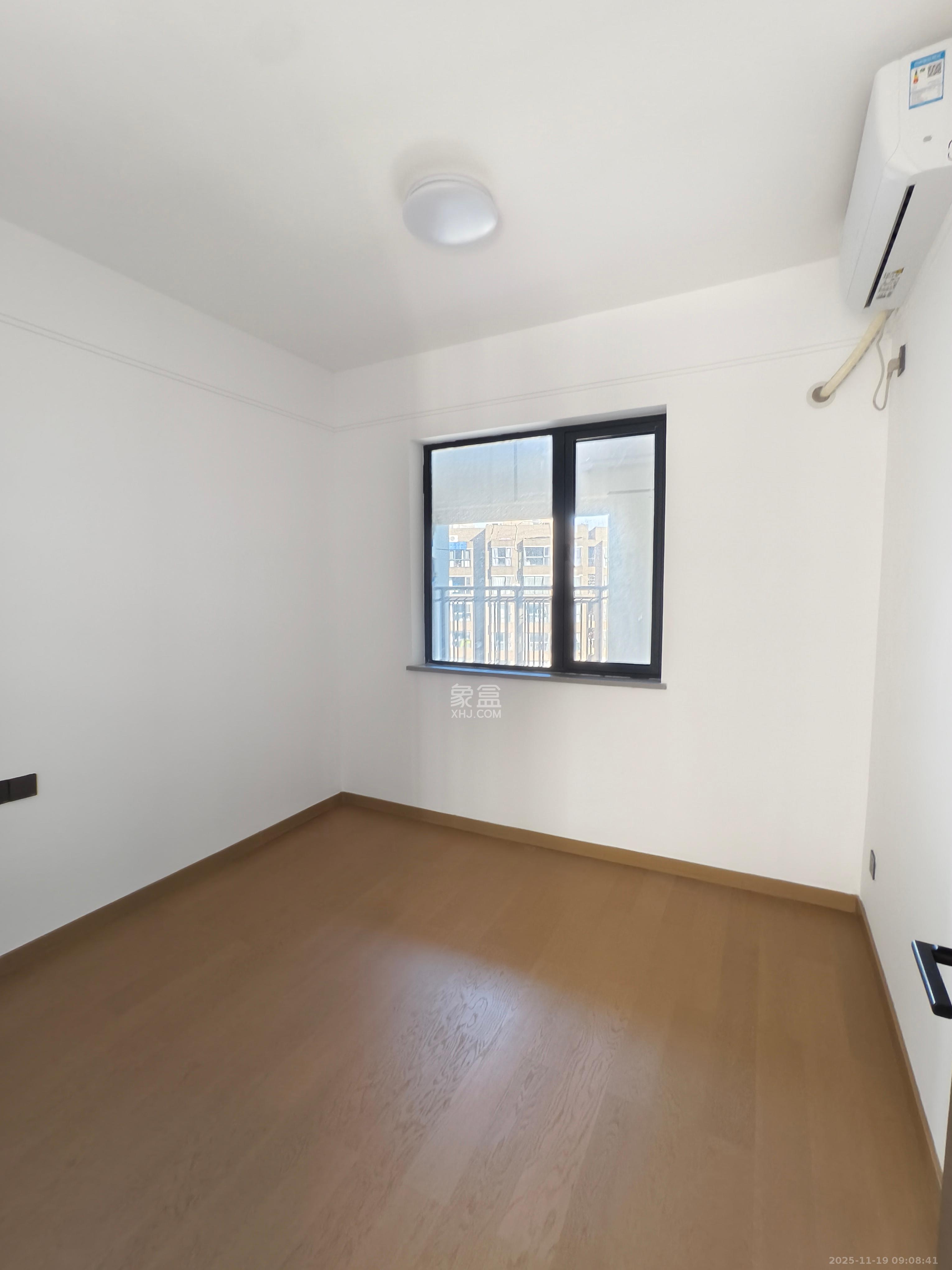 长房悦香山  3室2厅2卫    3300.0元/月室内图