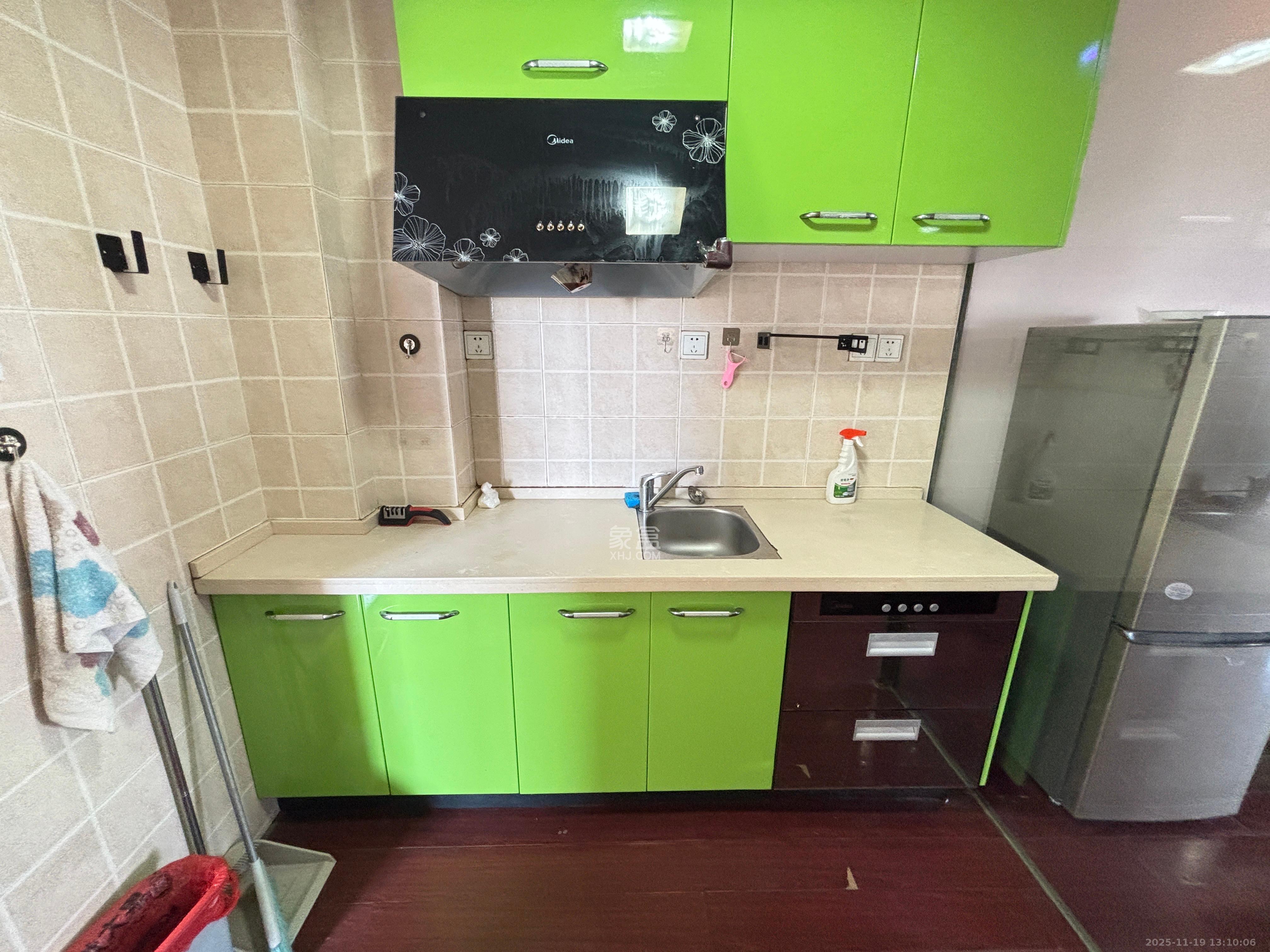 巧克力空间（建鸿达现代大厦）  1室1厅1卫    1200.0元/月室内图