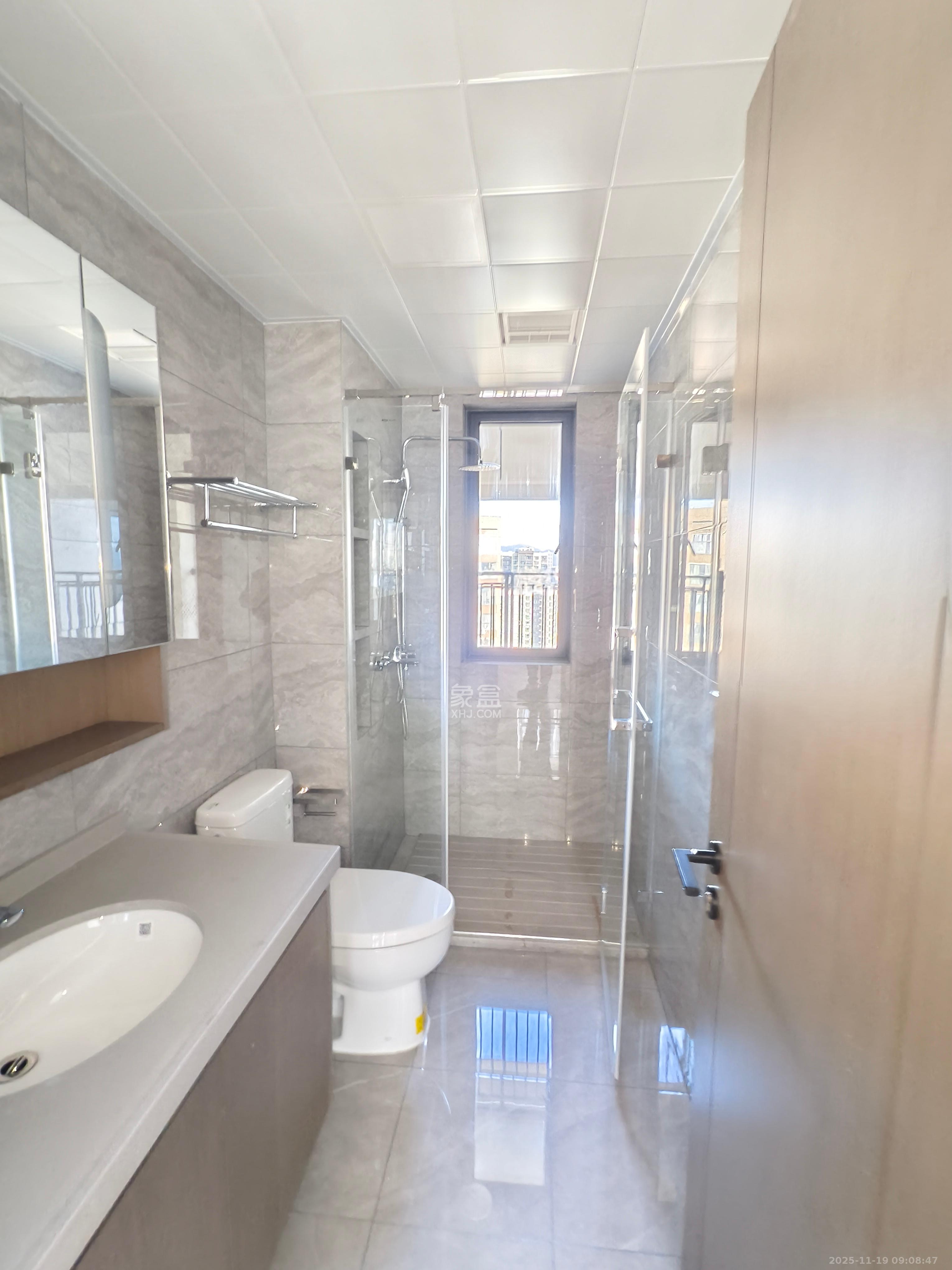 长房悦香山 3室2厅2卫 3300.0元/月 长房悦香山 3室2厅2卫 3300.0元/月室内图