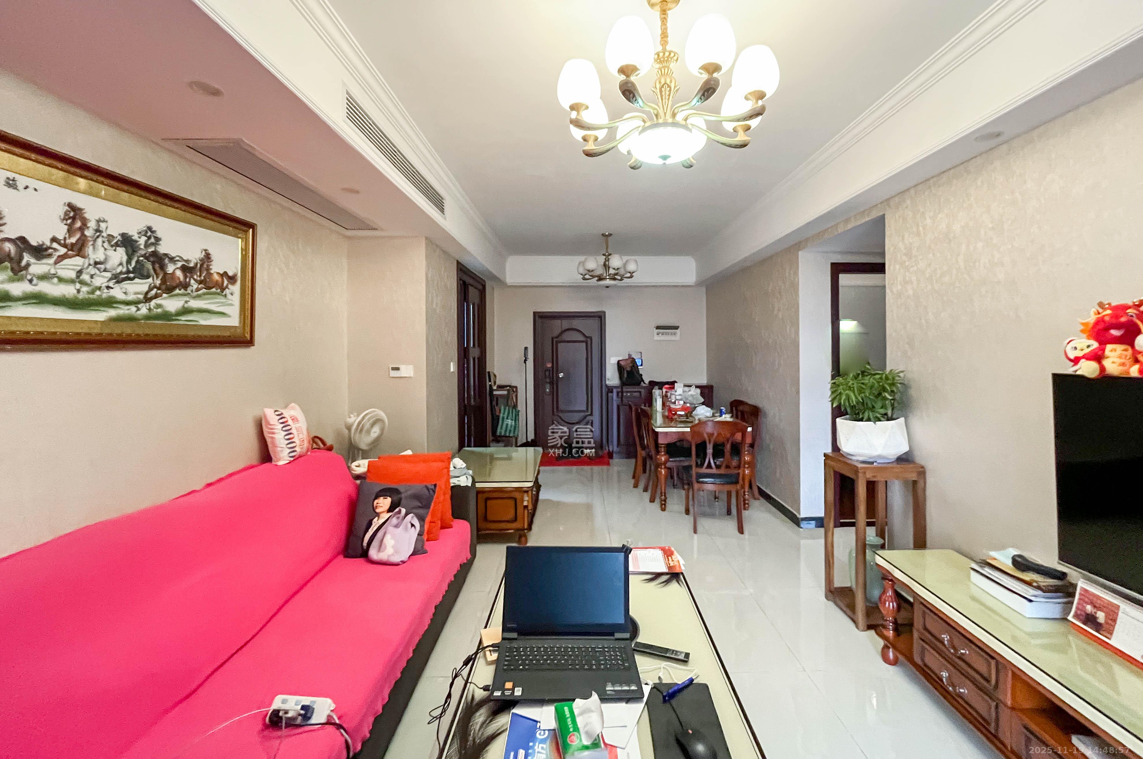 中央美郡  3室2厅1卫    115.0万客厅