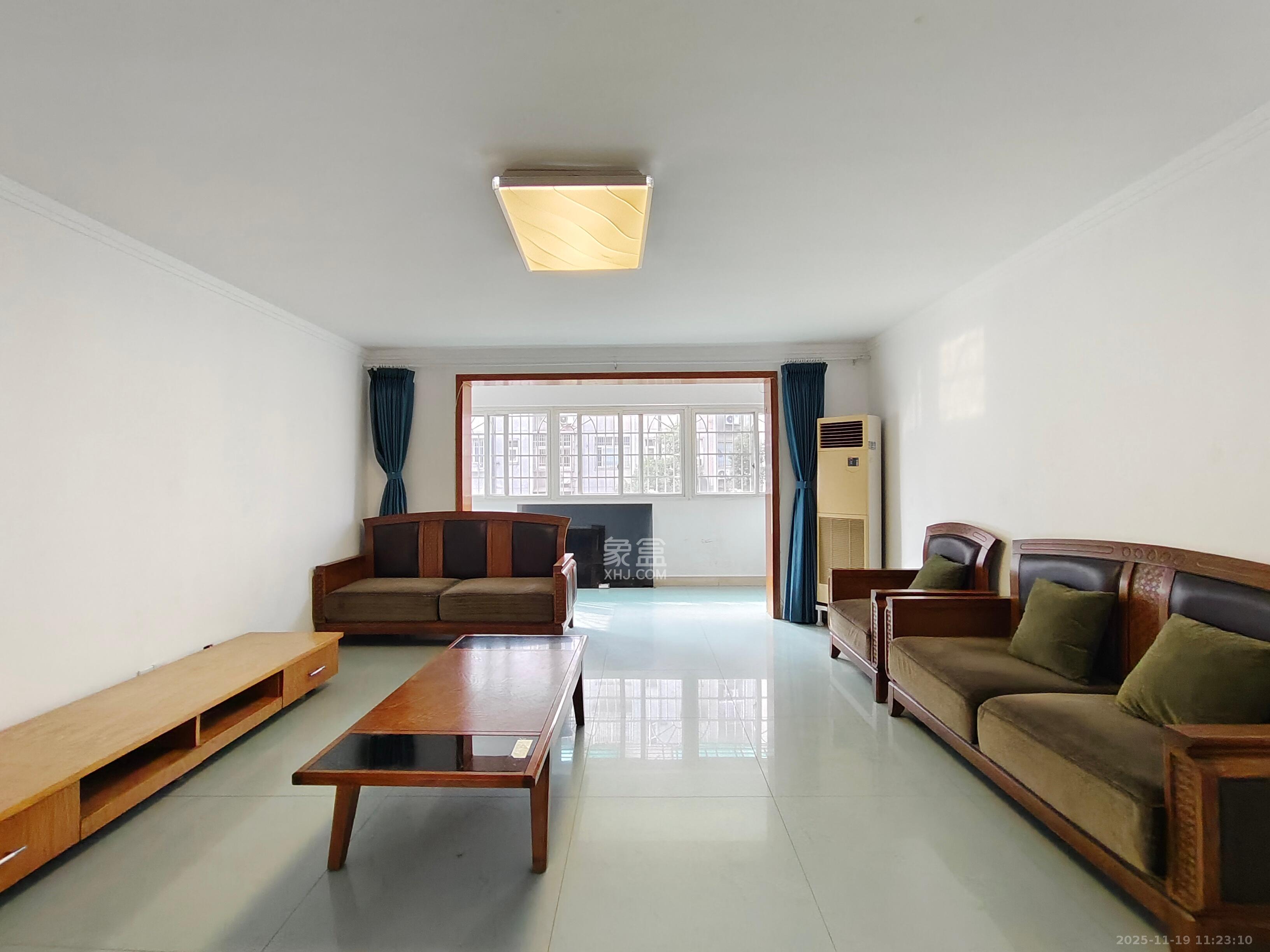 新桥小区 3室2厅2卫 2000.0元/月 新桥小区 3室2厅2卫 2000.0元/月室内图