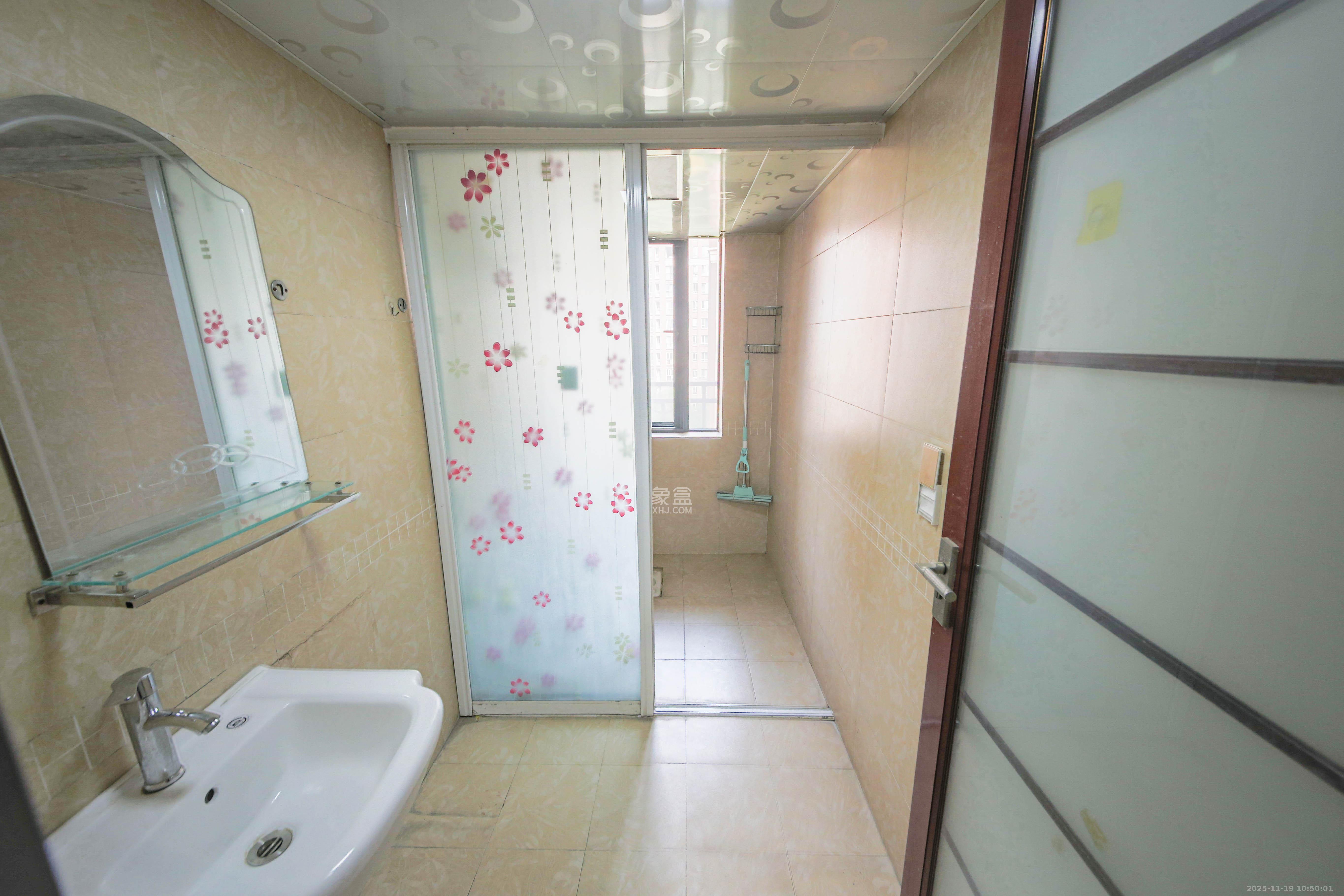 奥林匹克花园 3室2厅2卫 113.0万 奥林匹克花园 3室2厅2卫 113.0万卫生间