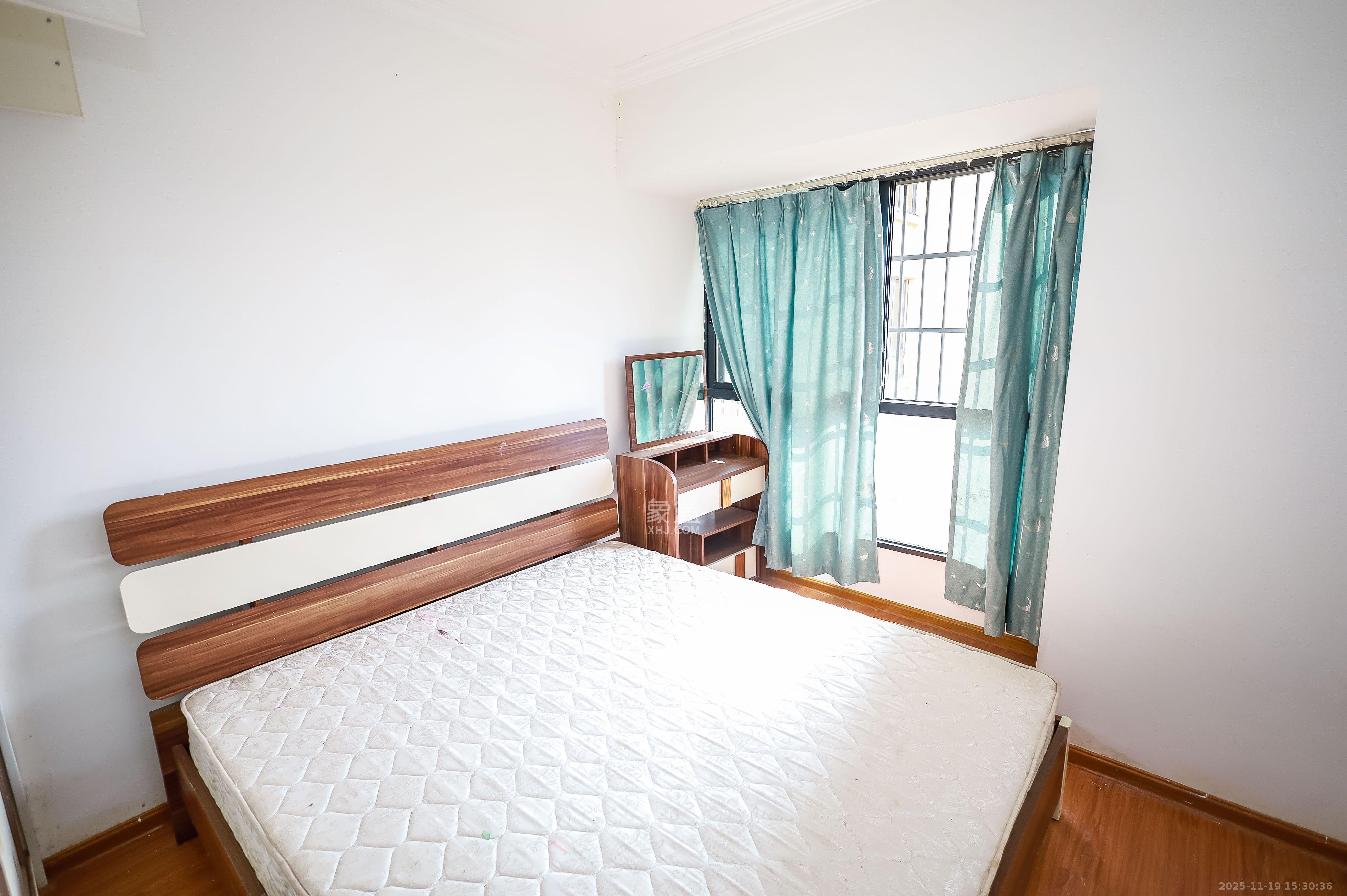 天麓尚层  3室3厅2卫    2400.0元/月室内图