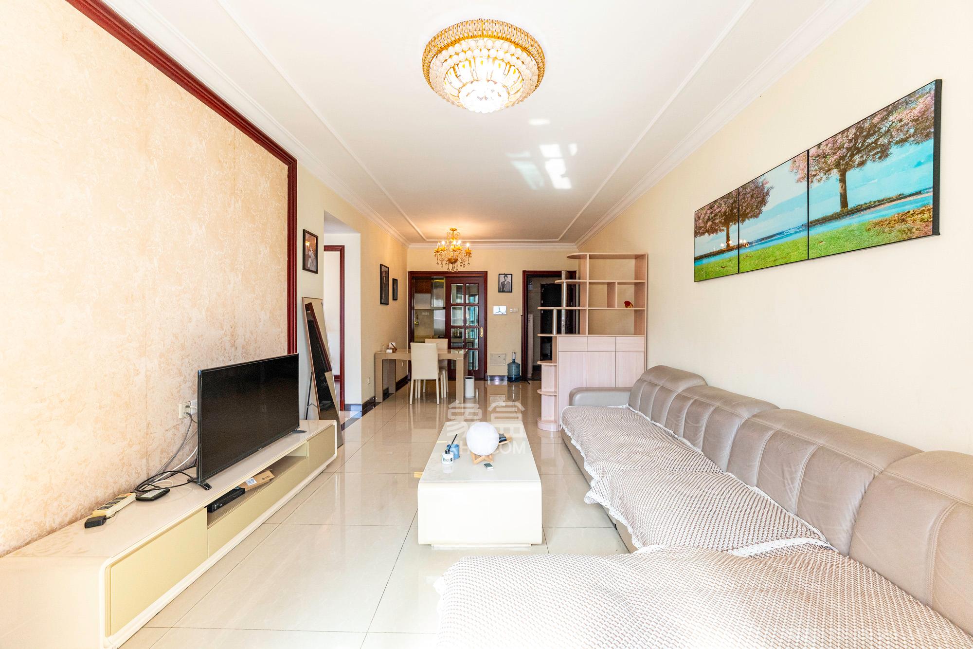 恒大雅苑  2室1厅1卫    76.0万客厅