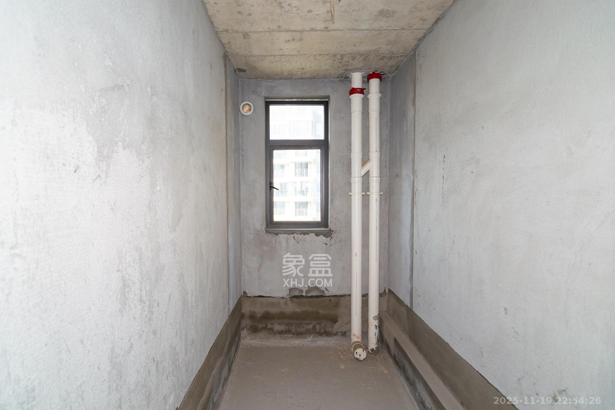 大汉汉府一期  4室2厅2卫    68.0万卫生间